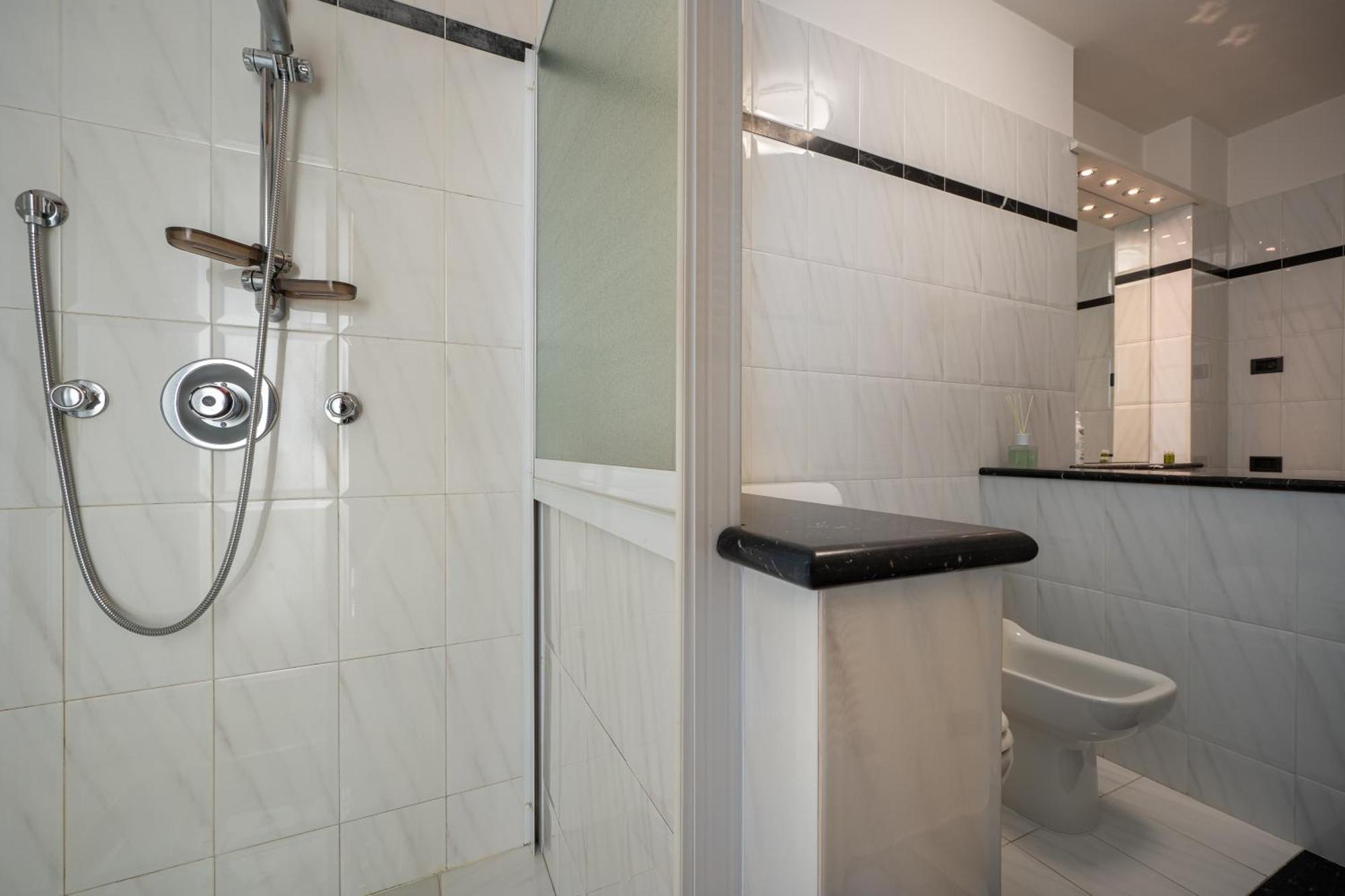Three Bedroom - View - Larihome A57 * Dongo