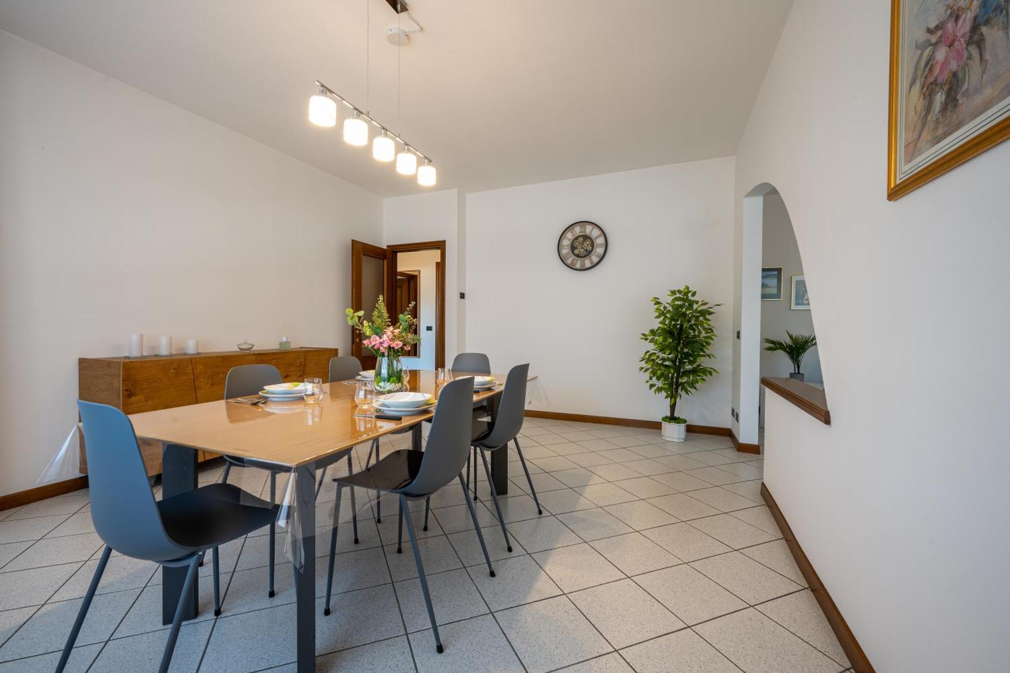 Appartamento Three Bedroom - View - Larihome A57 Dongo