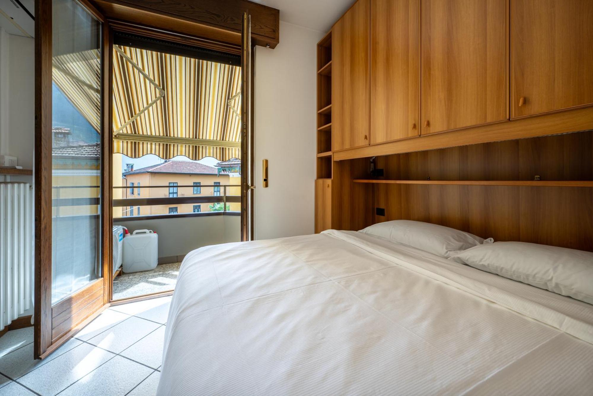 Three Bedroom - View - Larihome A57 Appartamento Dongo