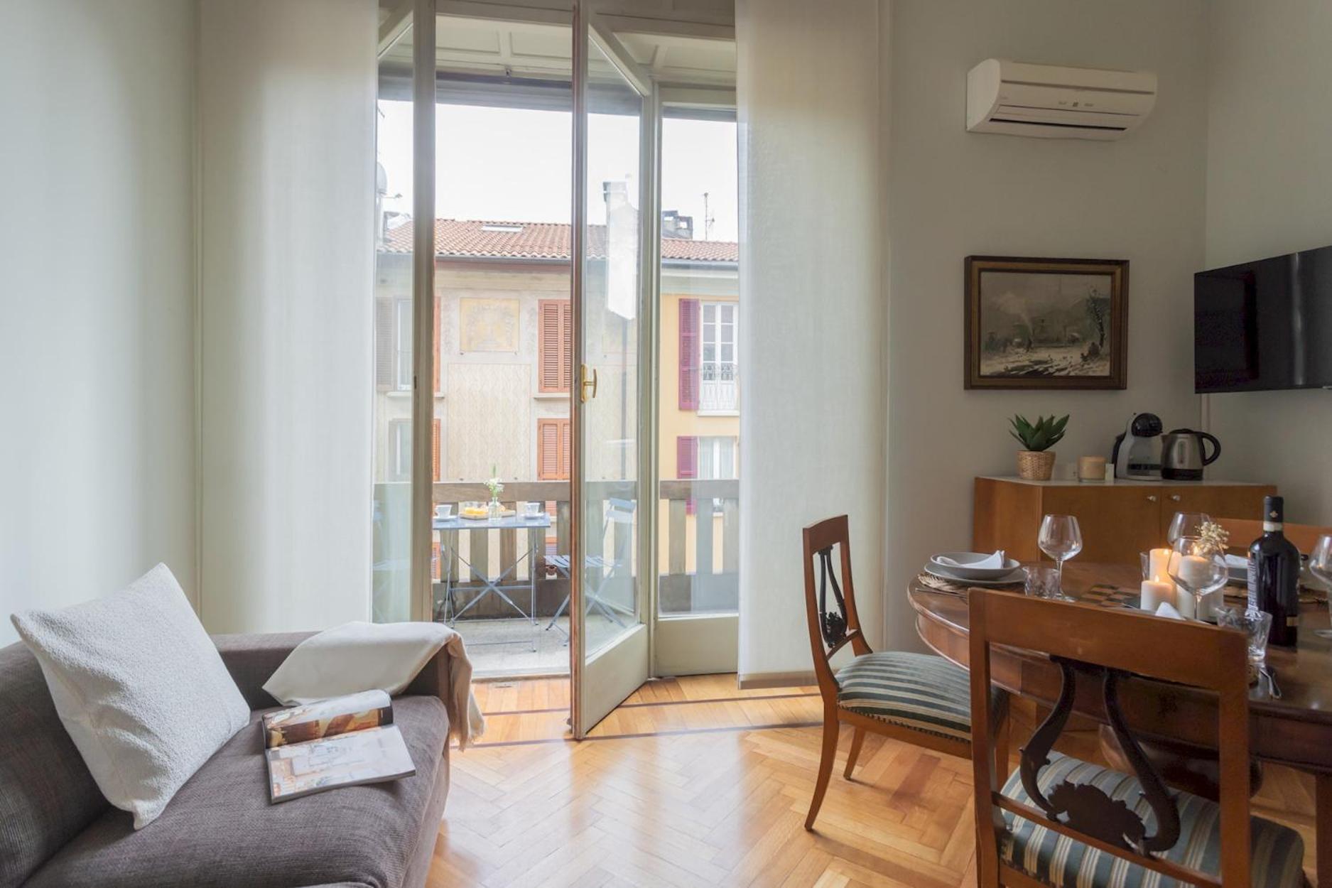Garibaldi's Balcony By Rent Apartment *