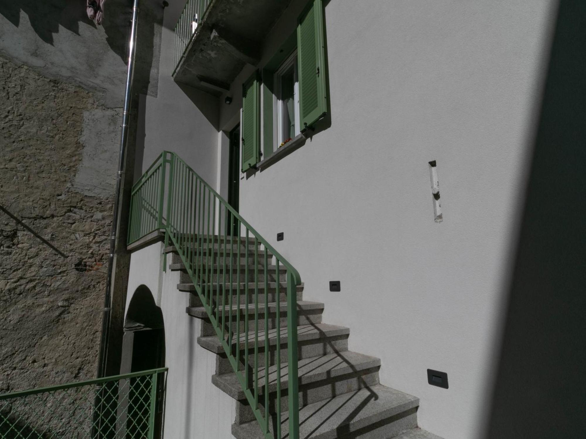Mamma Ciccia - Modern In The Historic Centre Mandello del Lario