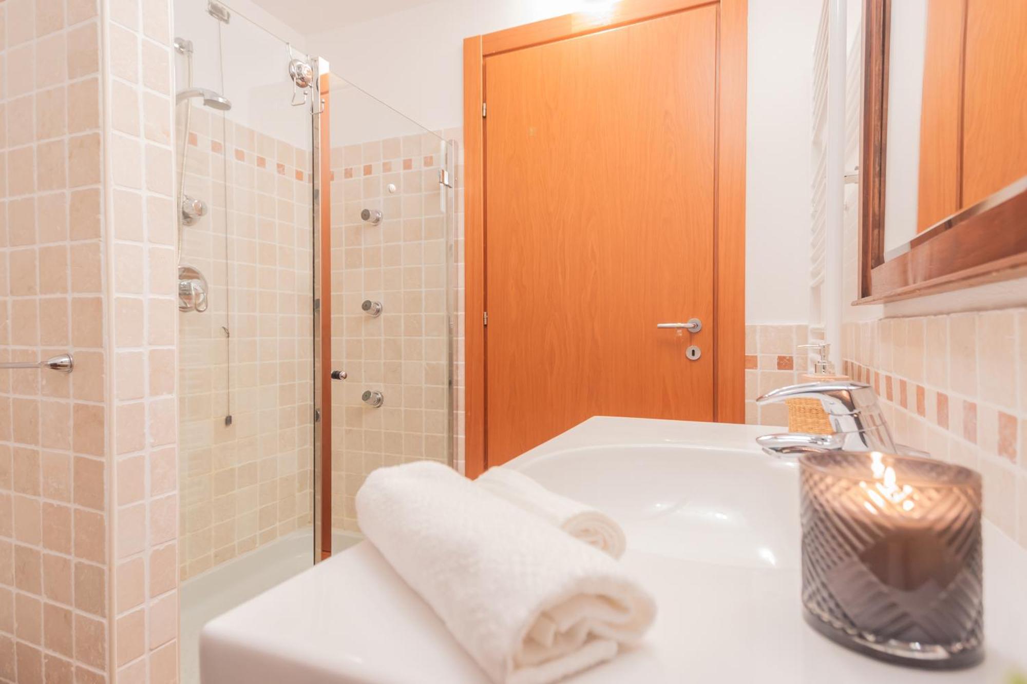 Filanda - Lakefront In By Rent * Como