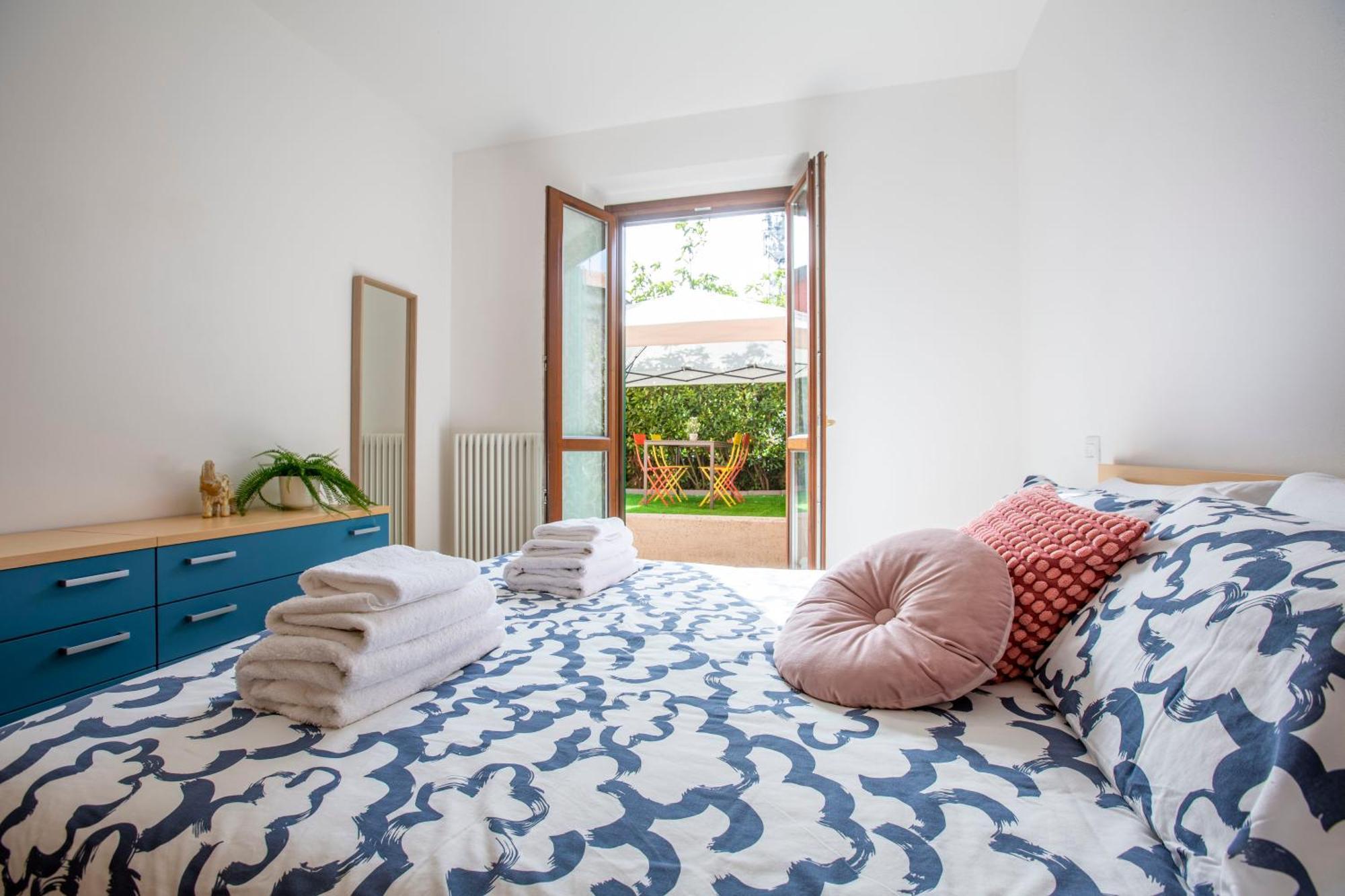 Apartment - Lakeside Bliss