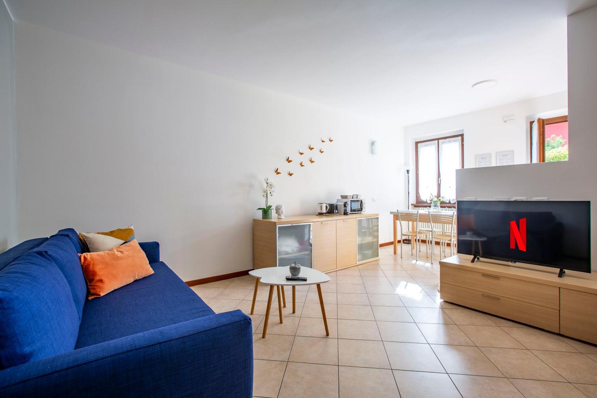 - Lakeside Bliss Apartment