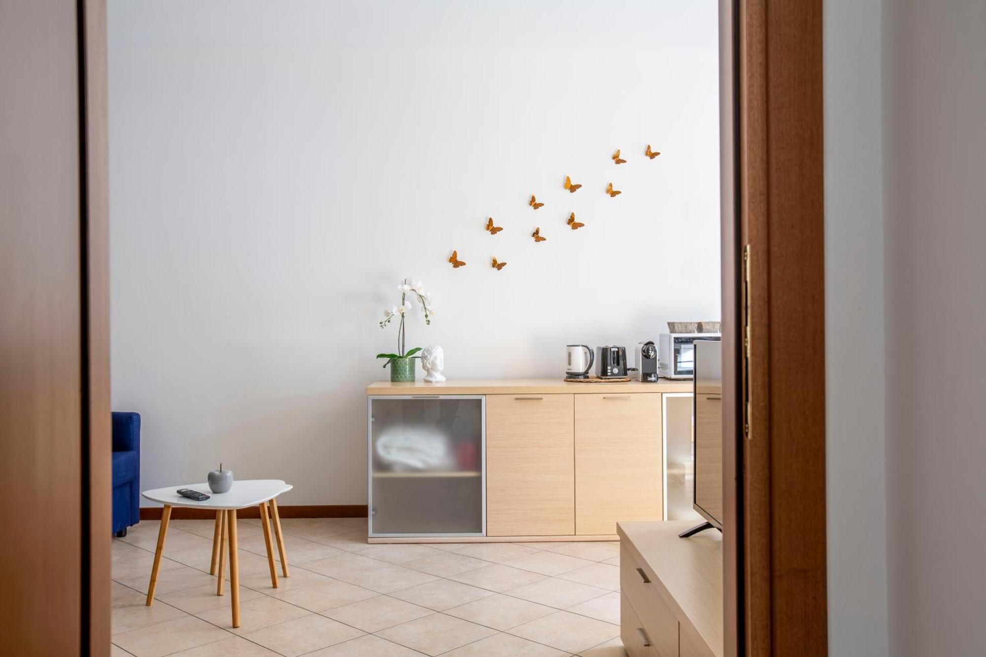 - Lakeside Bliss Apartment *