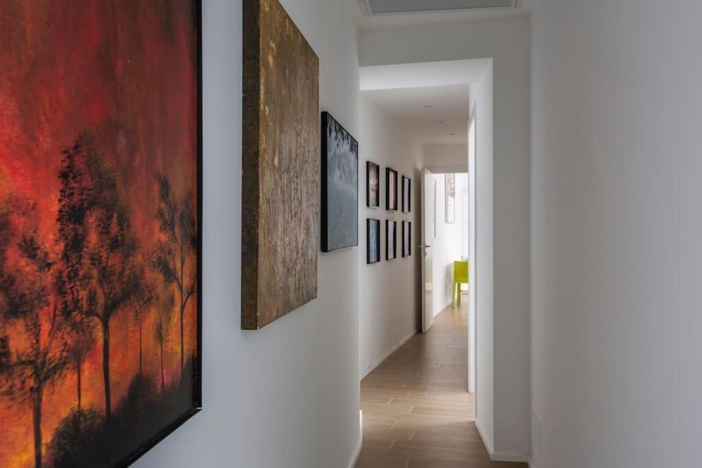 -art Gallery- Luxury Boutique In Center Of * Como