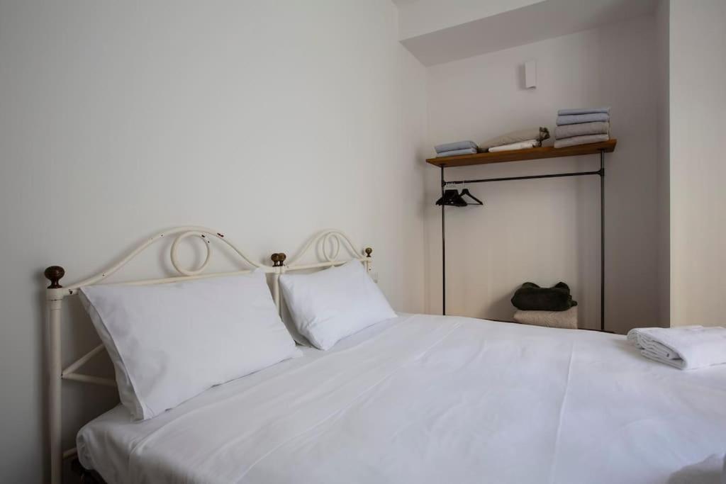 -art Gallery- Luxury Boutique In Center Of Apartment