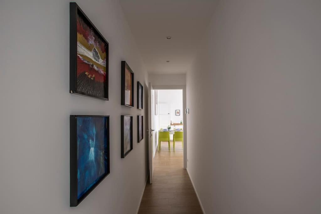 -art Gallery- Luxury Boutique In Center Of Como