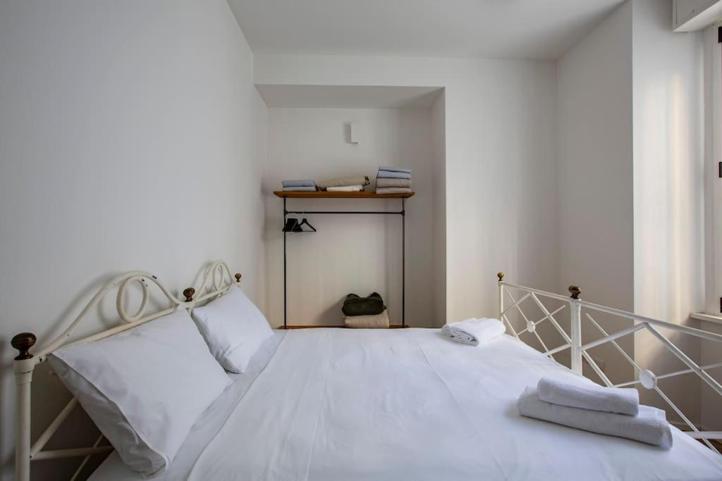 -art Gallery- Luxury Boutique In Center Of * Como