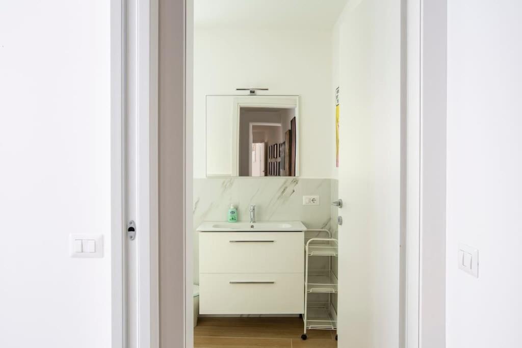 -art Gallery- Luxury Boutique In Center Of Apartment Como