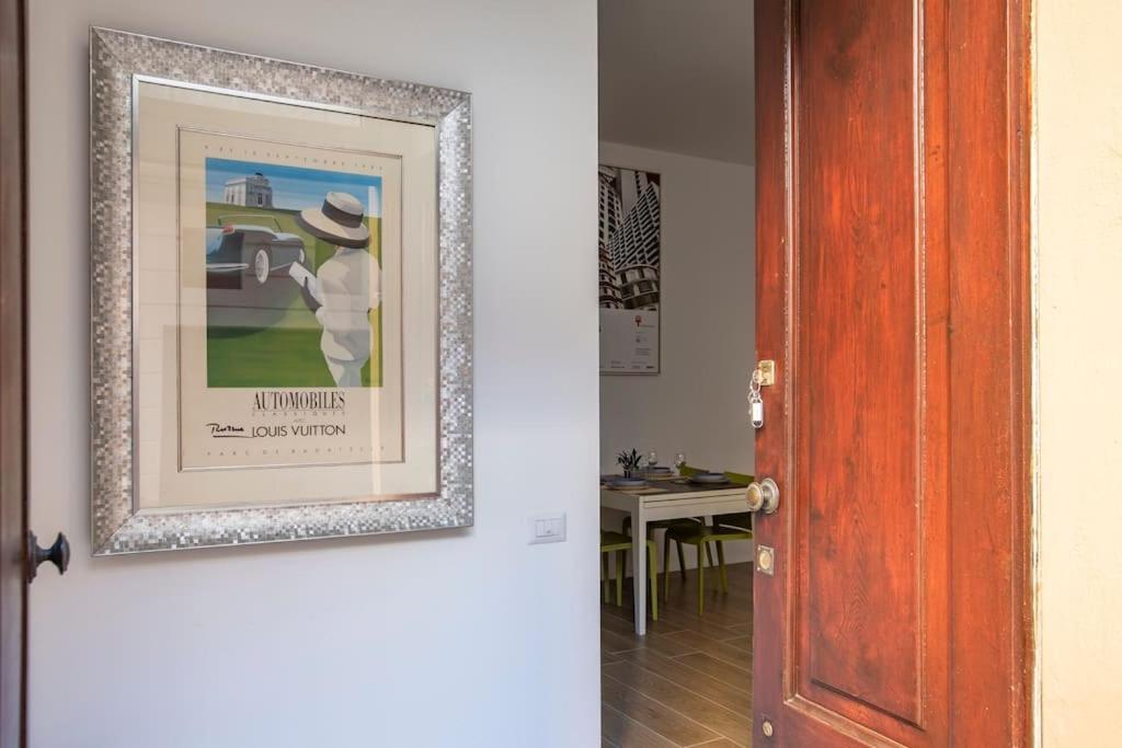 -art Gallery- Luxury Boutique In Center Of * Como