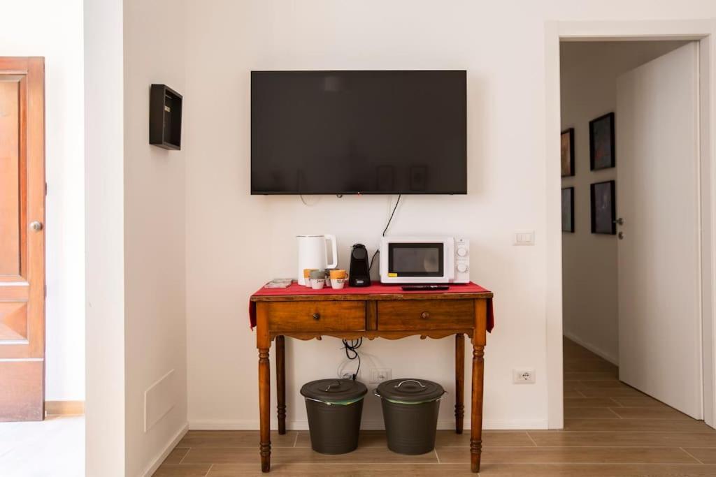 -art Gallery- Luxury Boutique In Center Of Apartment