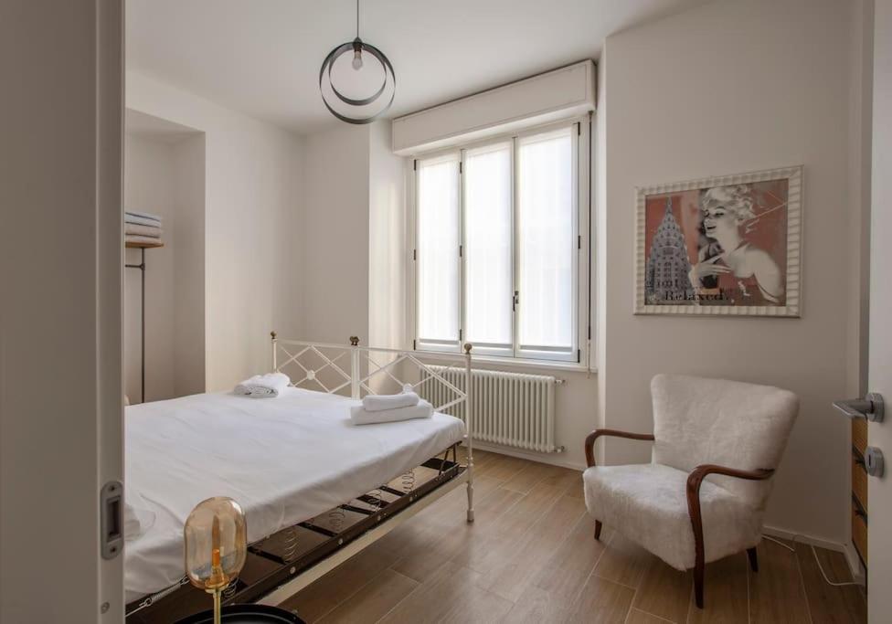 -art Gallery- Luxury Boutique In Center Of Apartment *