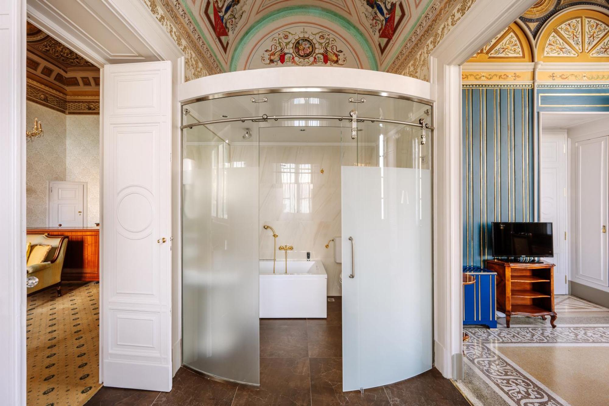 Hotel Grand Serbelloni - A Legendary