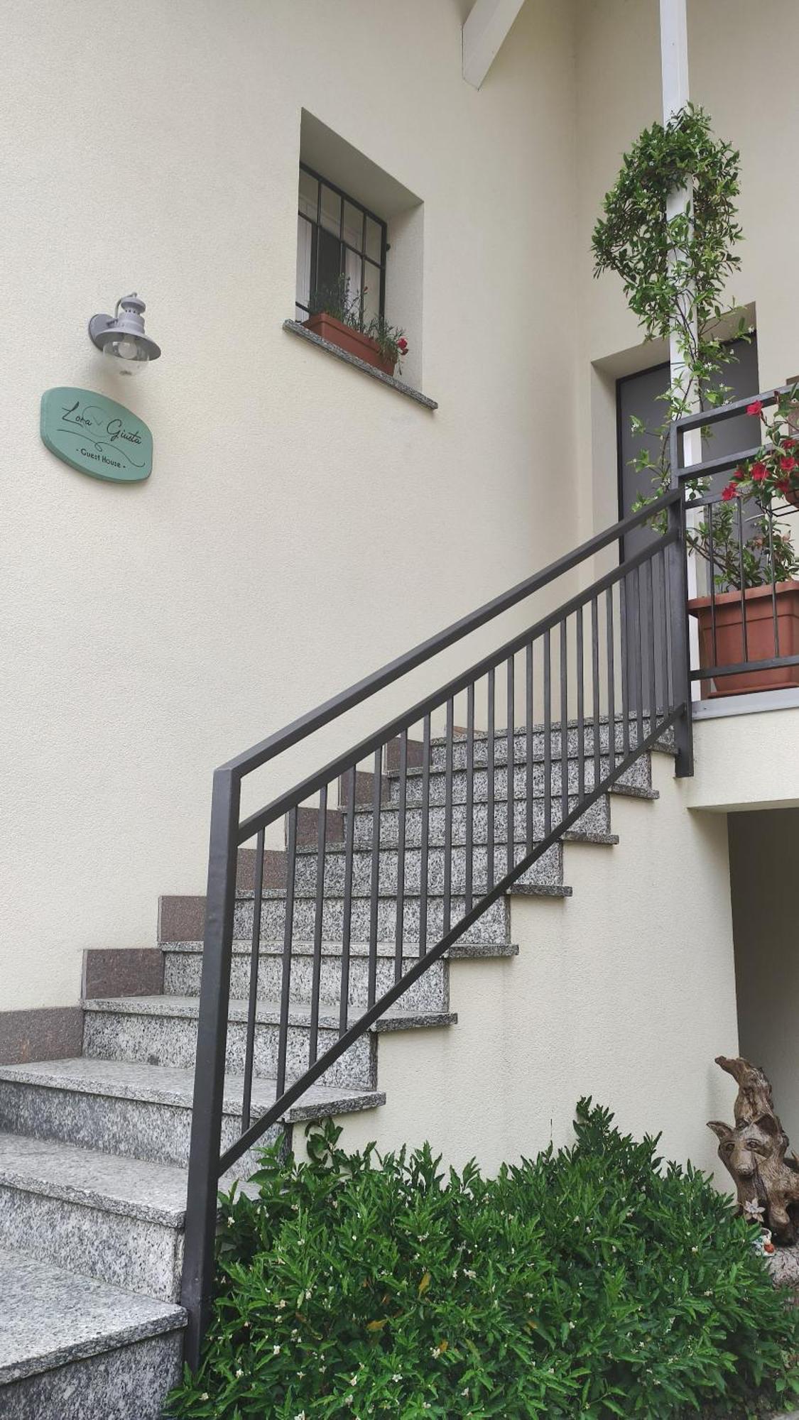 Lora Giusta Guest house Como