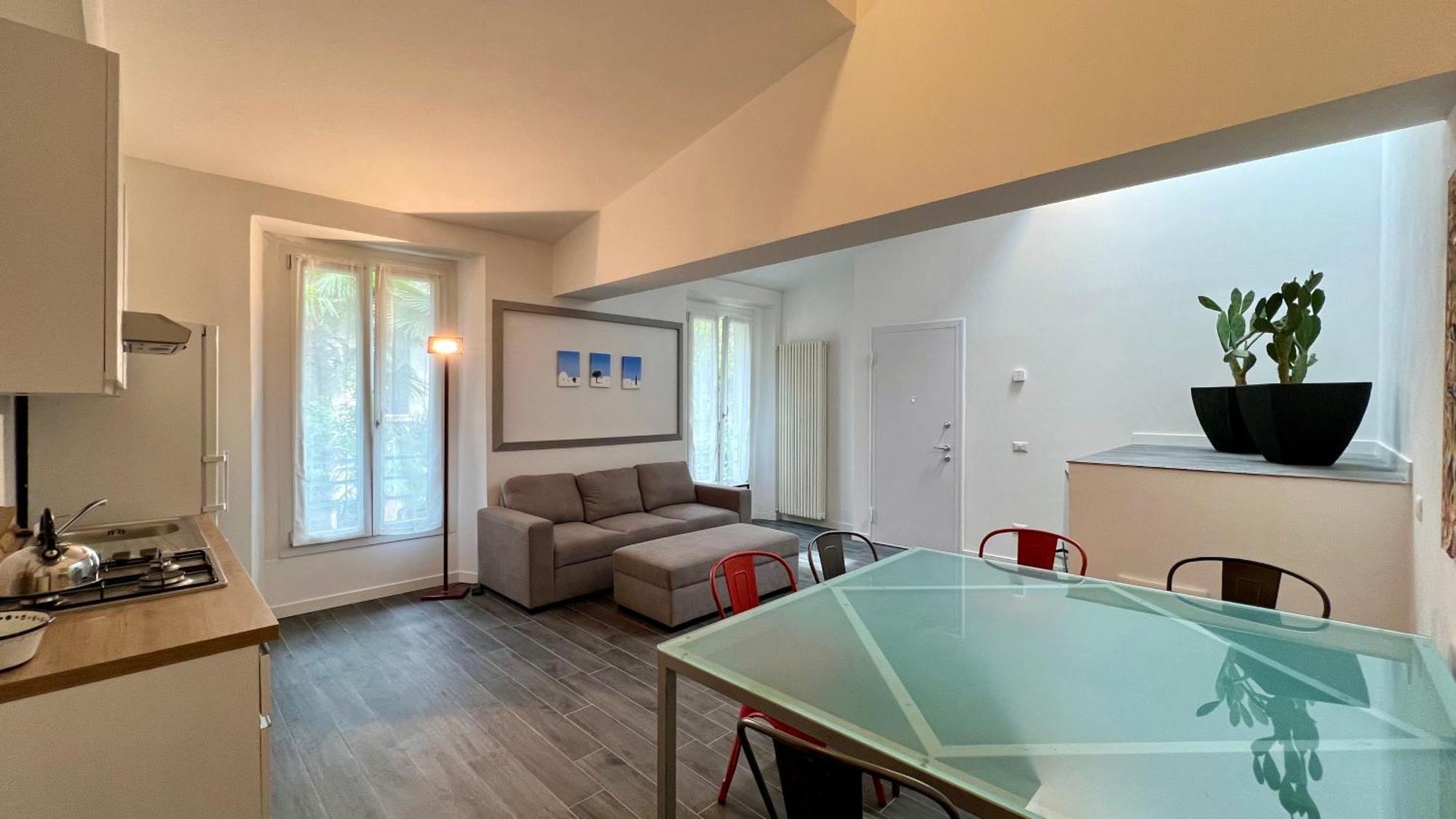 Meschihouse - Liberty 25 * Lecco