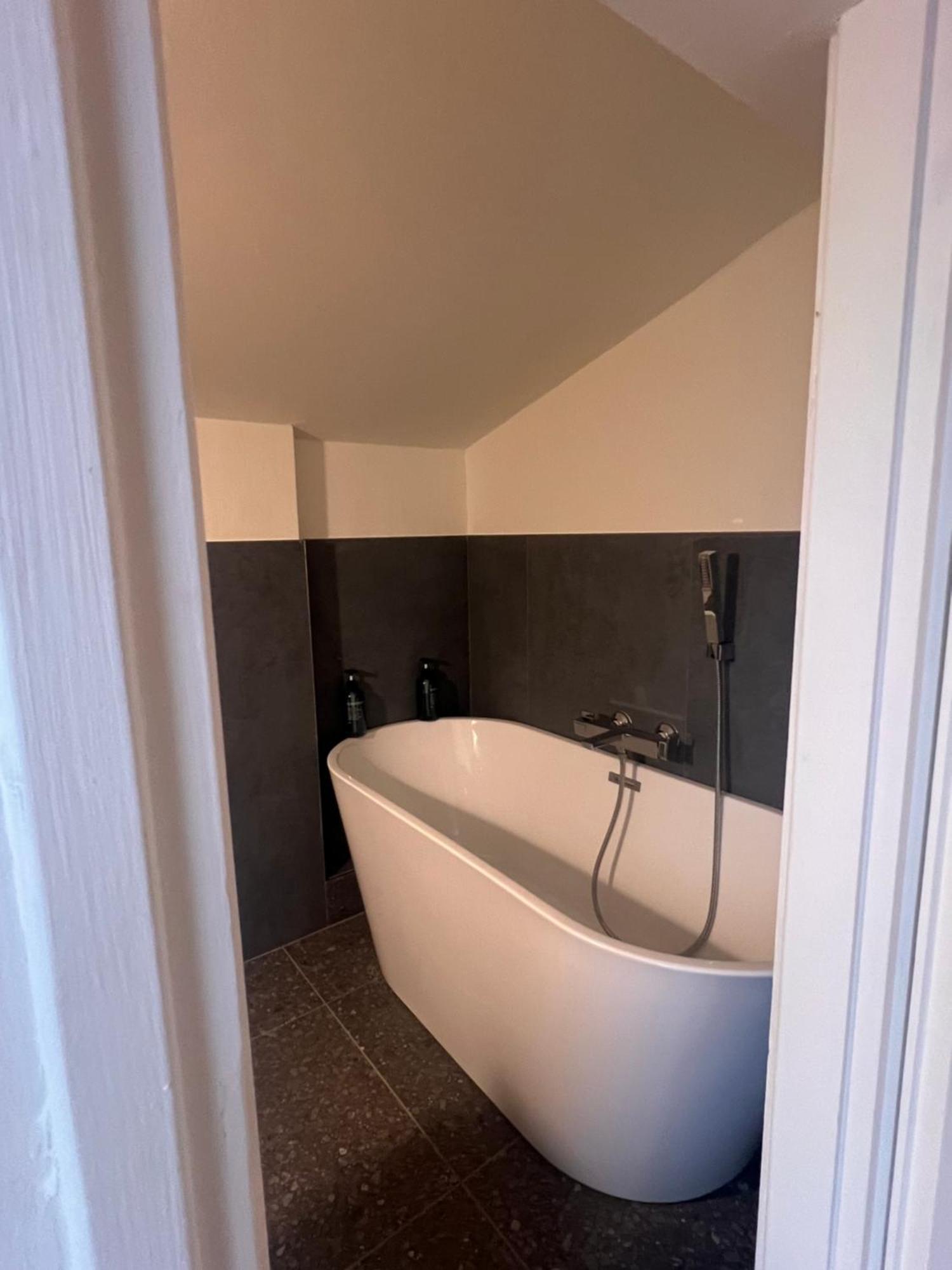 Lake It Easy - Little Attic Mandello del Lario