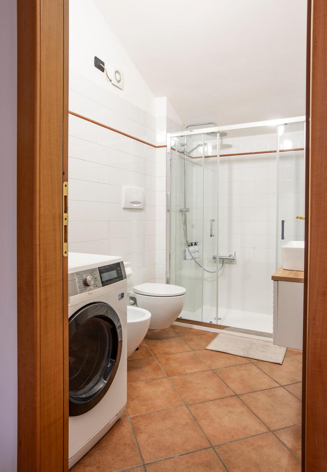 Apartment Modern & Minimalist Flat -4people- Fully Equipped Como