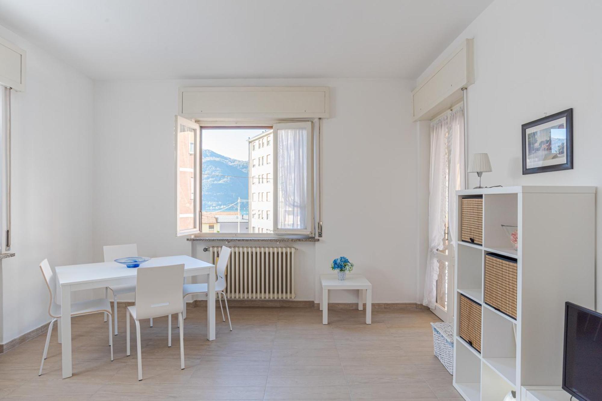 Cosy With 2 Balconies In Apartment Lierna
