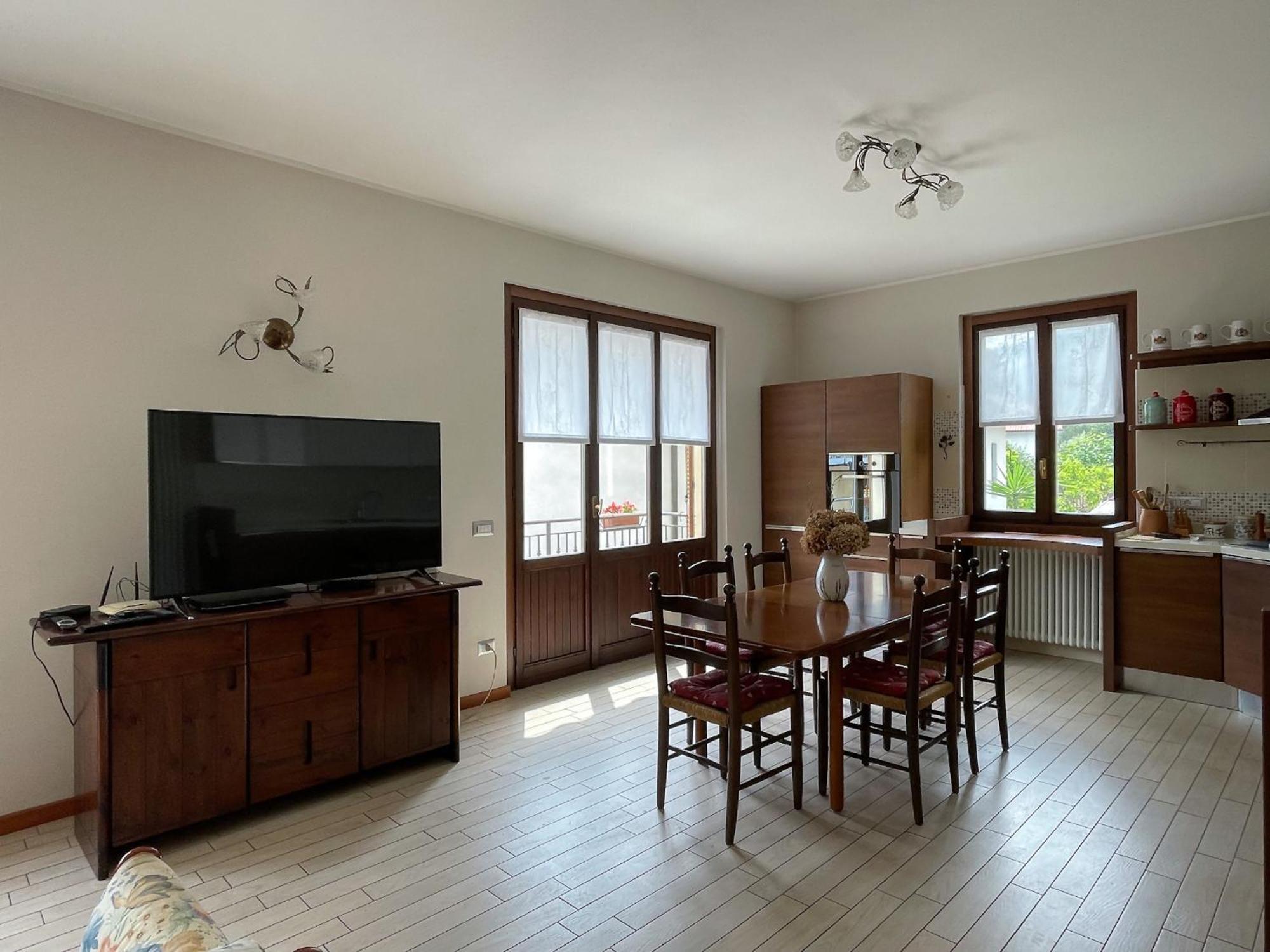 Il Melograno 1 With Access Apartment Oliveto Lario