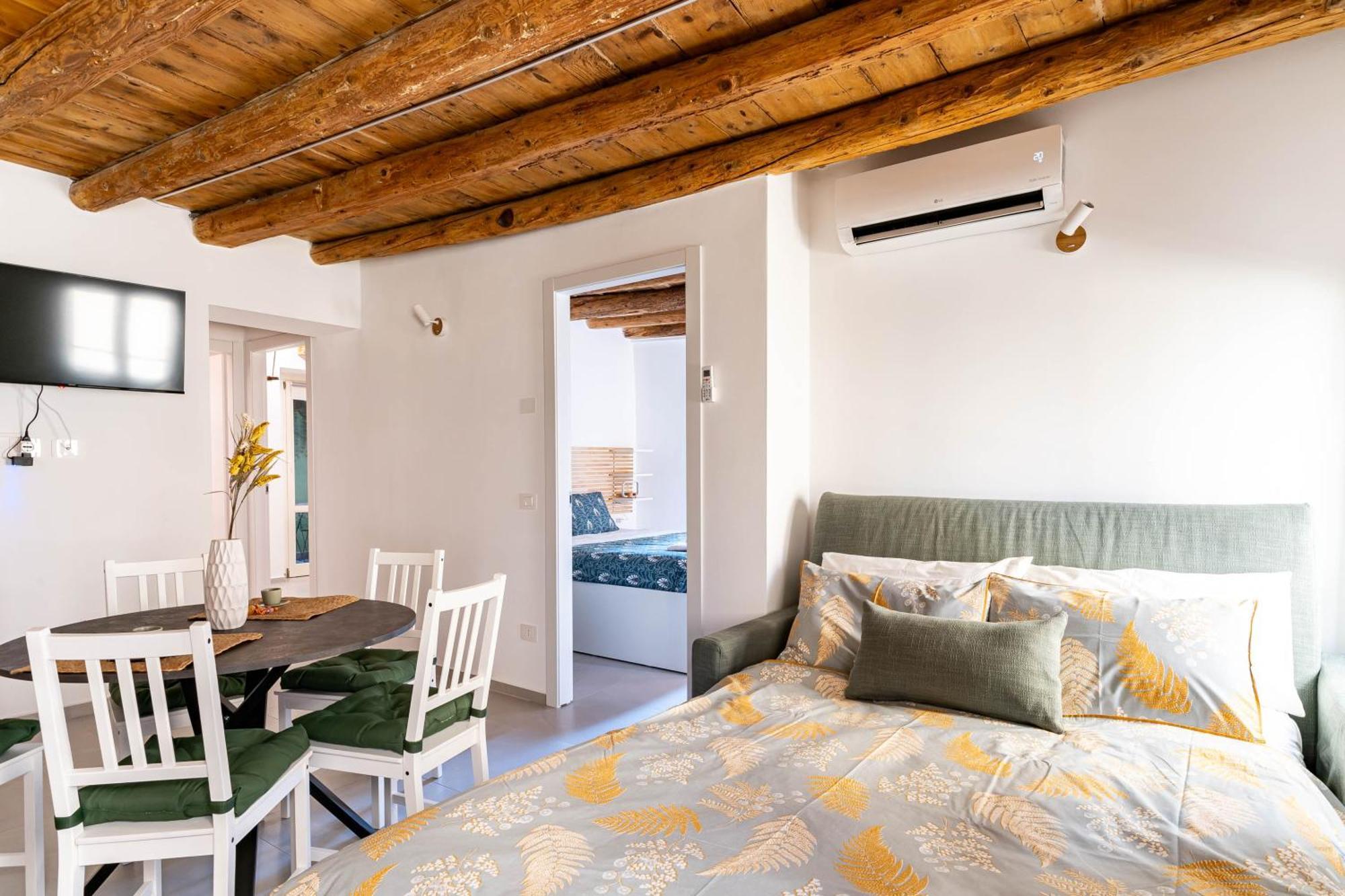 Historic Center & Station - Self Check-in & Remote Access Apartment *