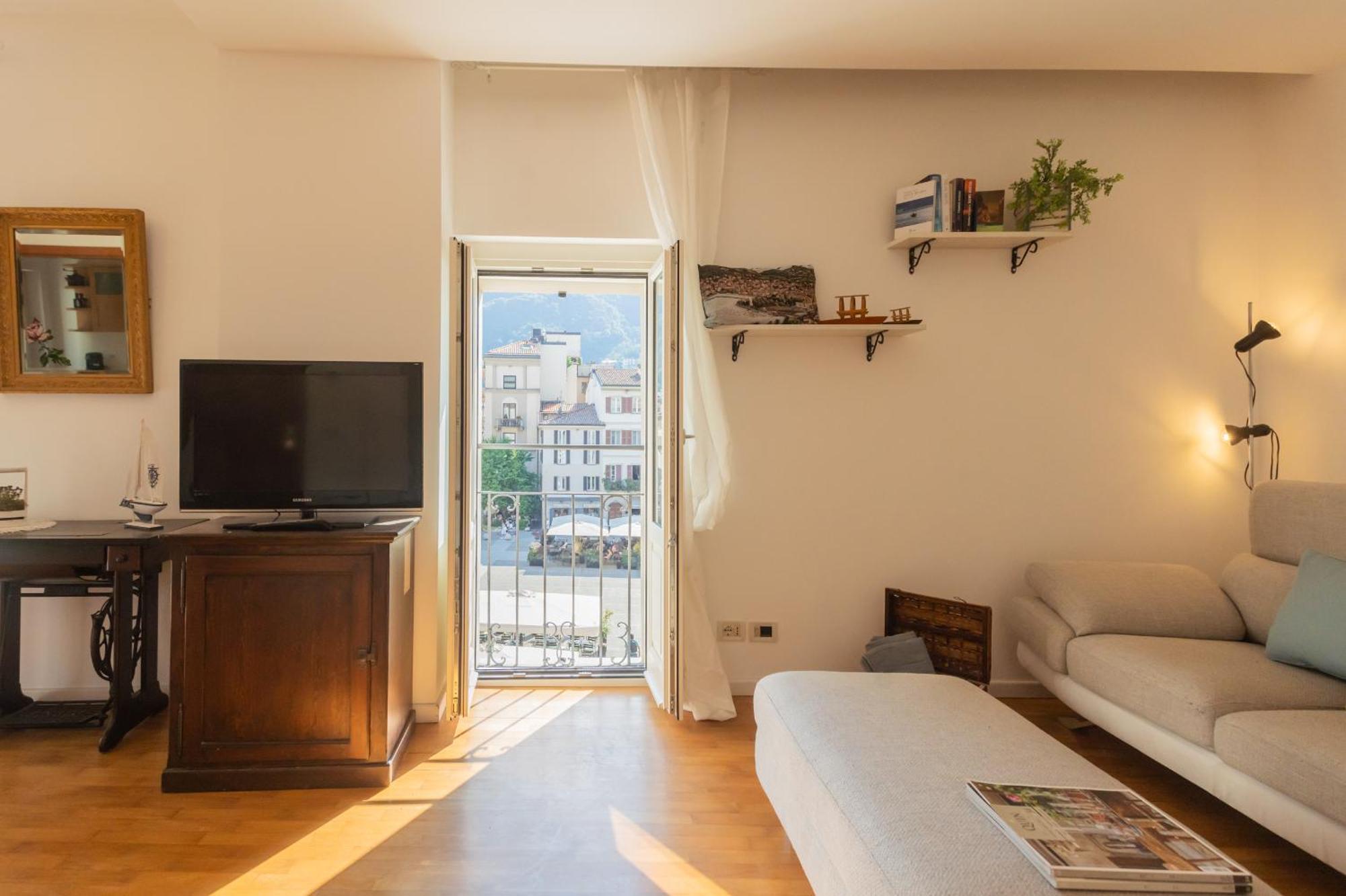 Linda By Rent Apartment Como