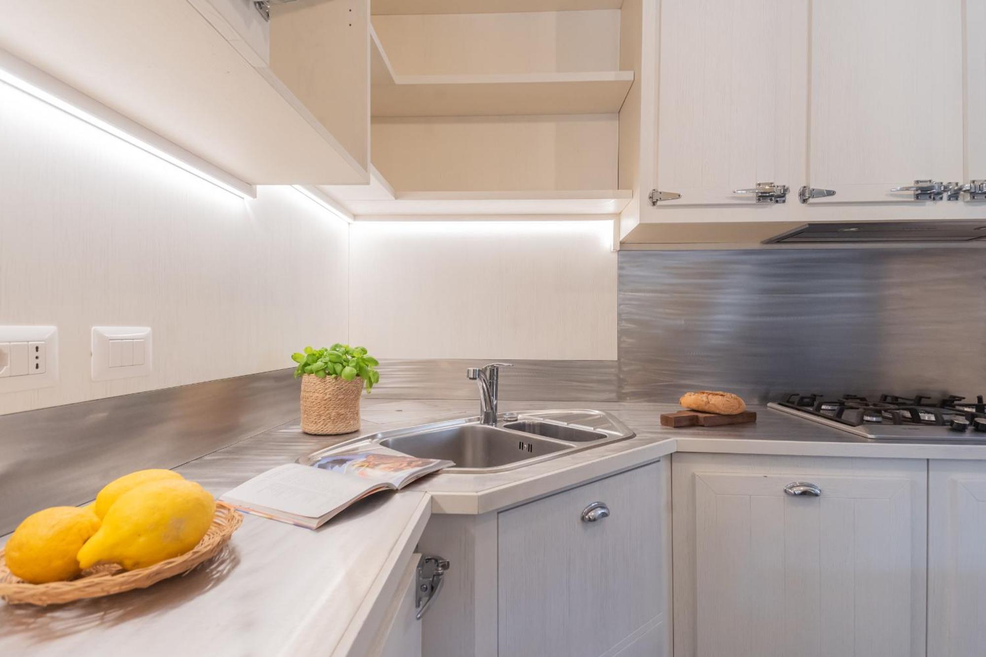 Linda By Rent Apartment Como