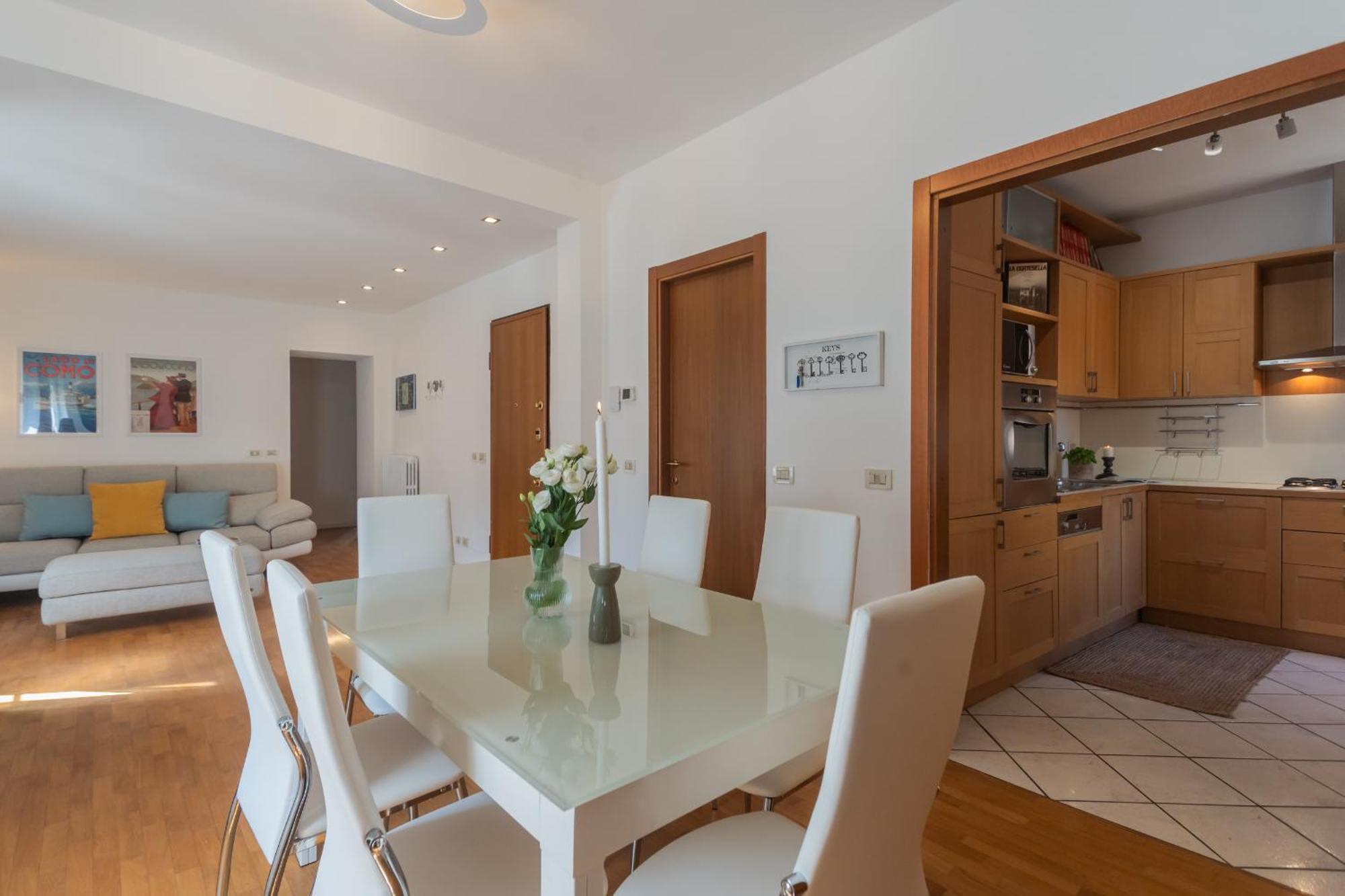 Linda By Rent Apartment Como