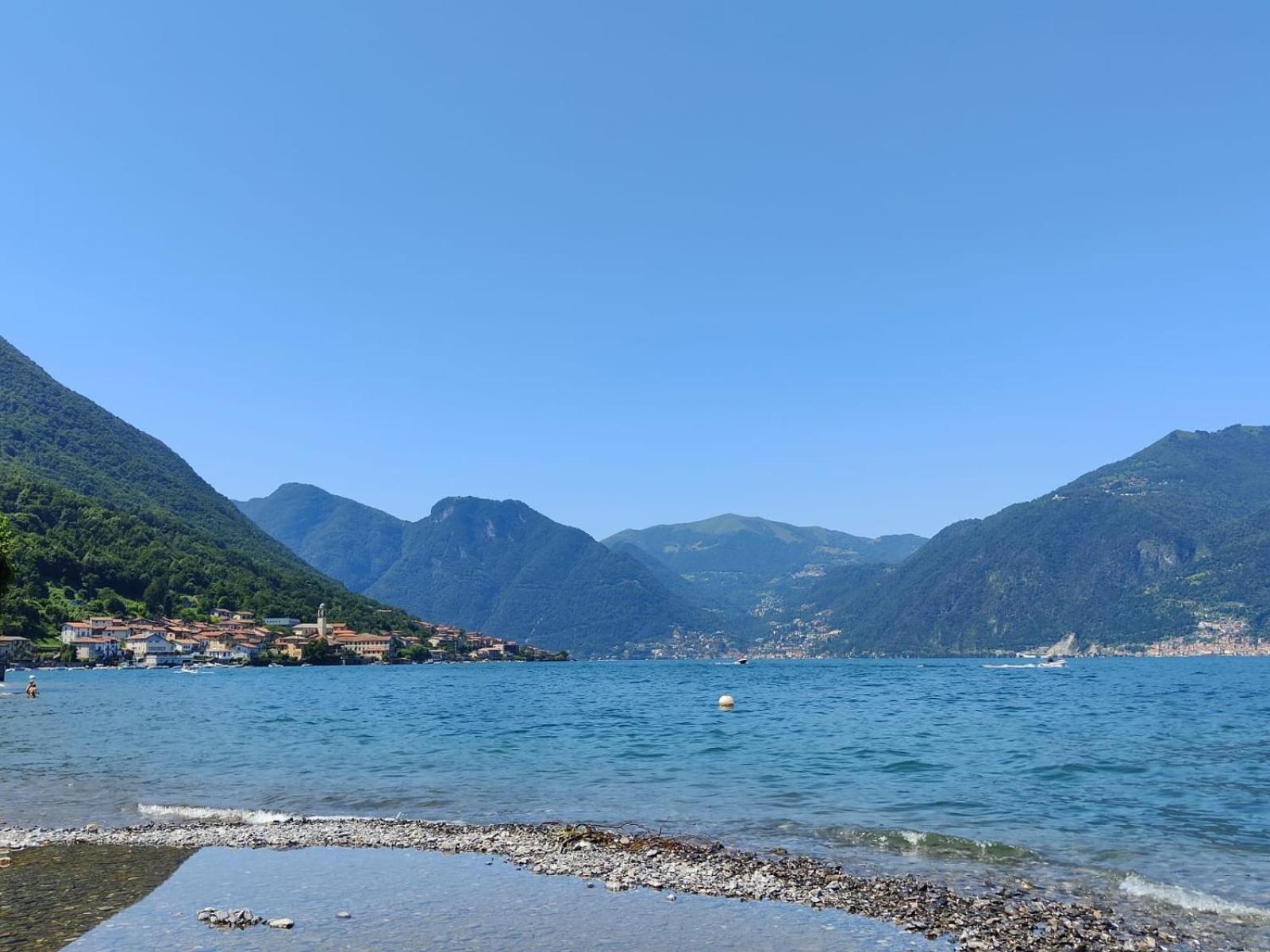 Uno Spazio Di Vibrazioni *