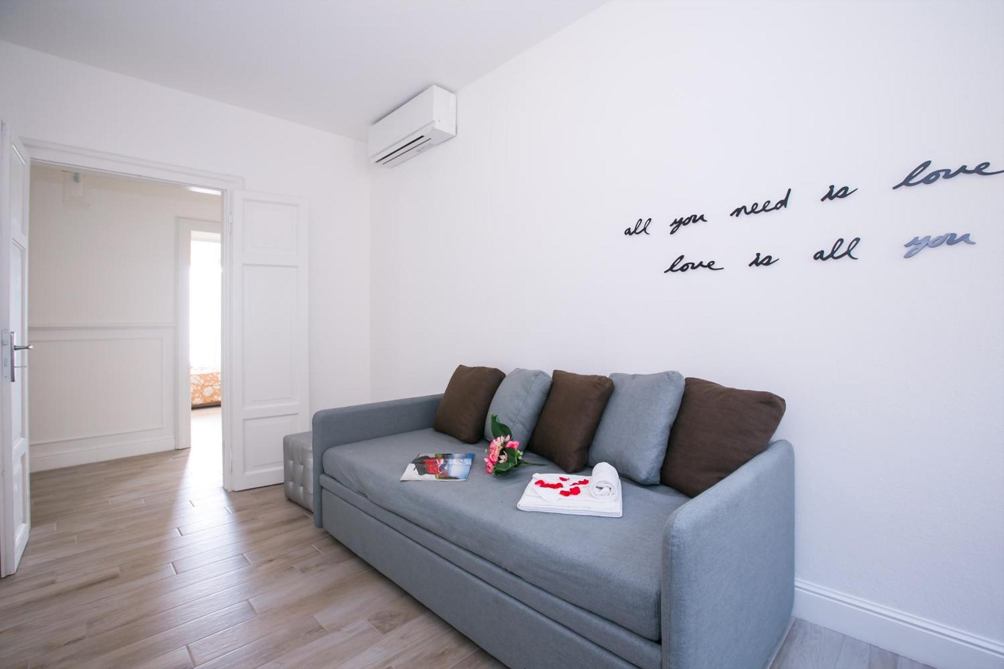 Royale Apartment