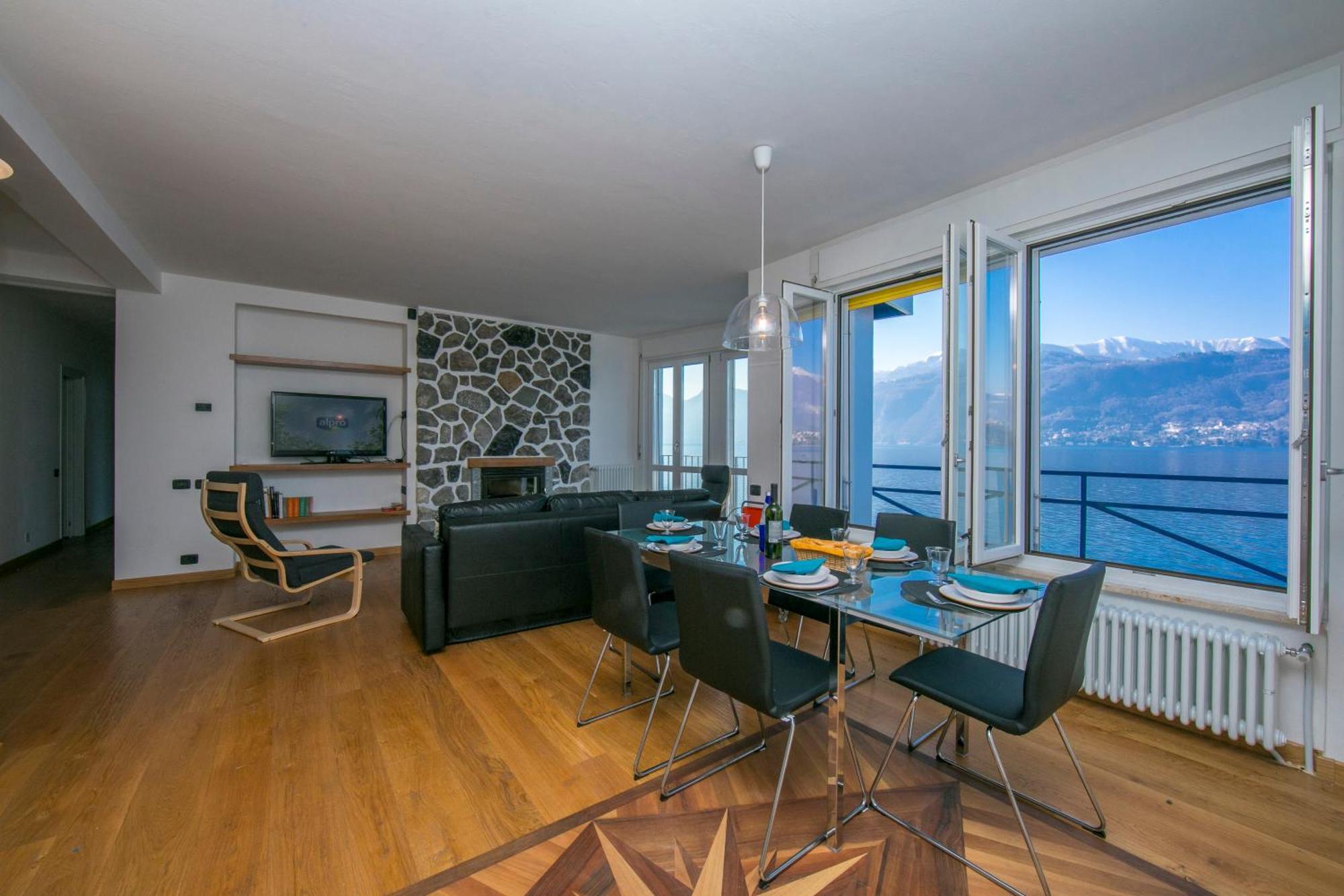 Villa Fronte Lago *