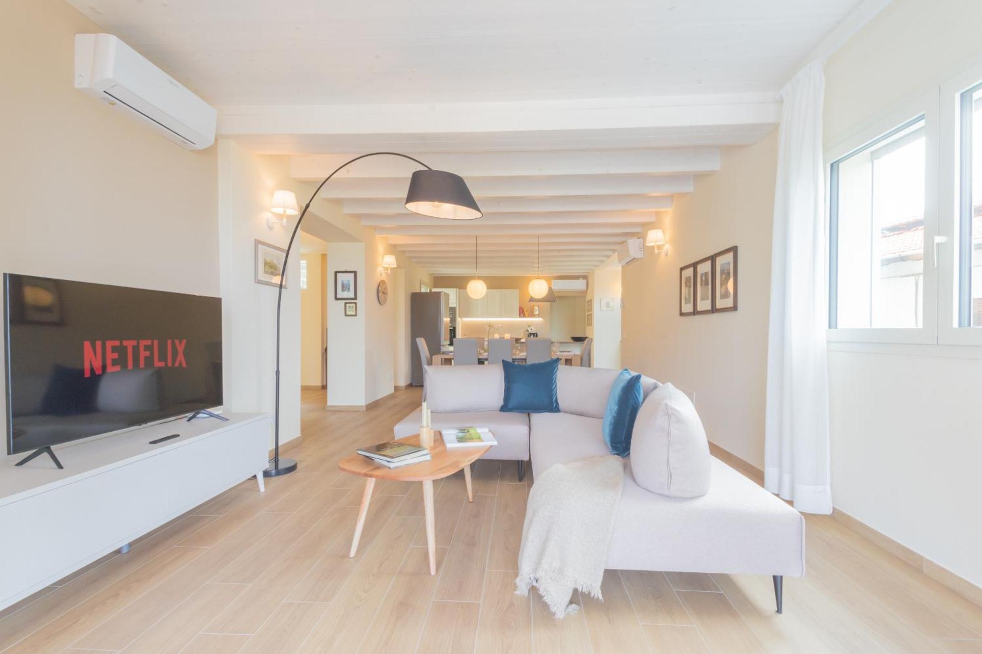 Cosima In With Private Pool By Rent Villa