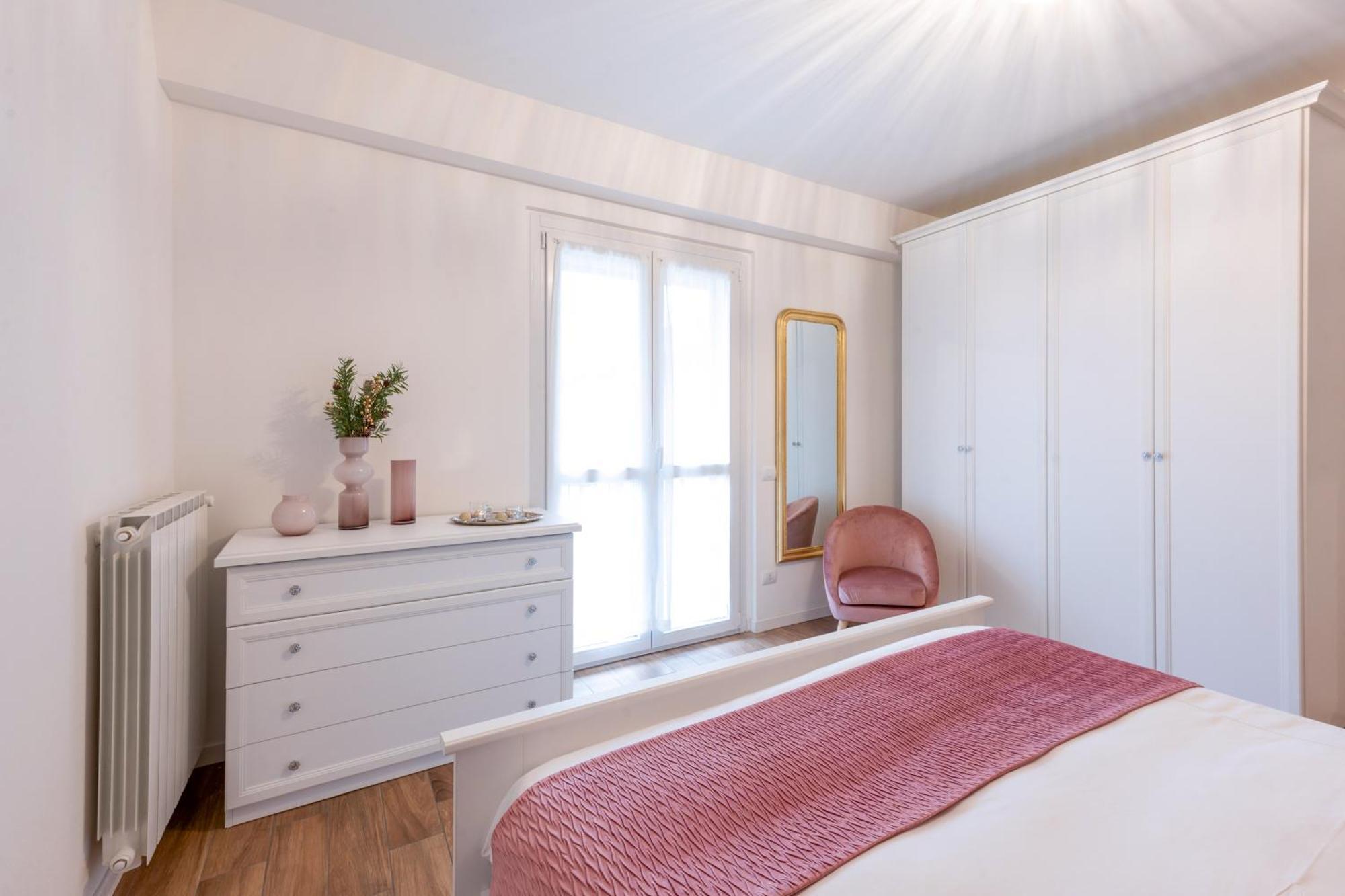 Apartment Lora Flowers Suite, Free Parking,self Check In, 5 Como