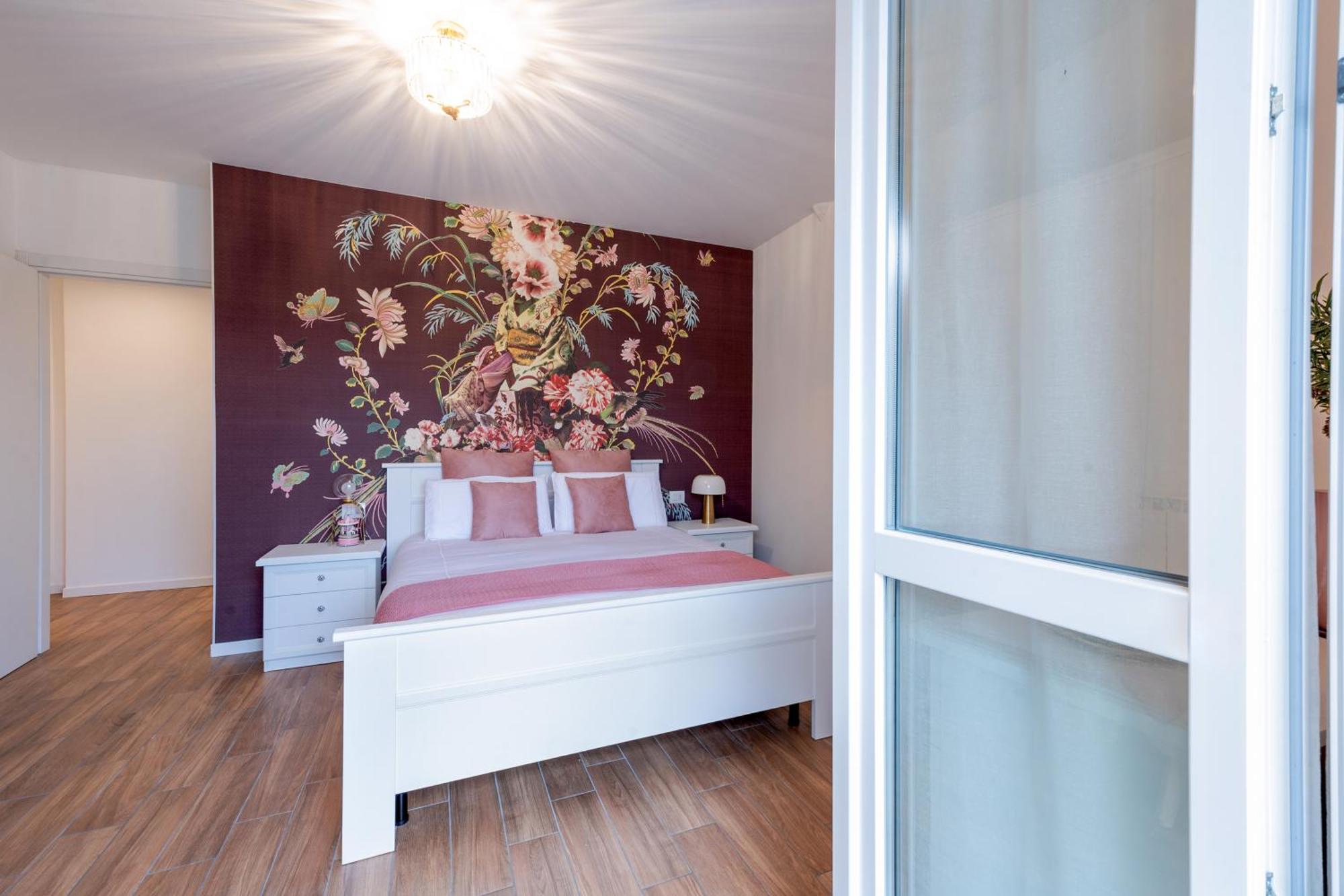 Lora Flowers Suite, Free Parking,self Check In, 5 Apartment Como