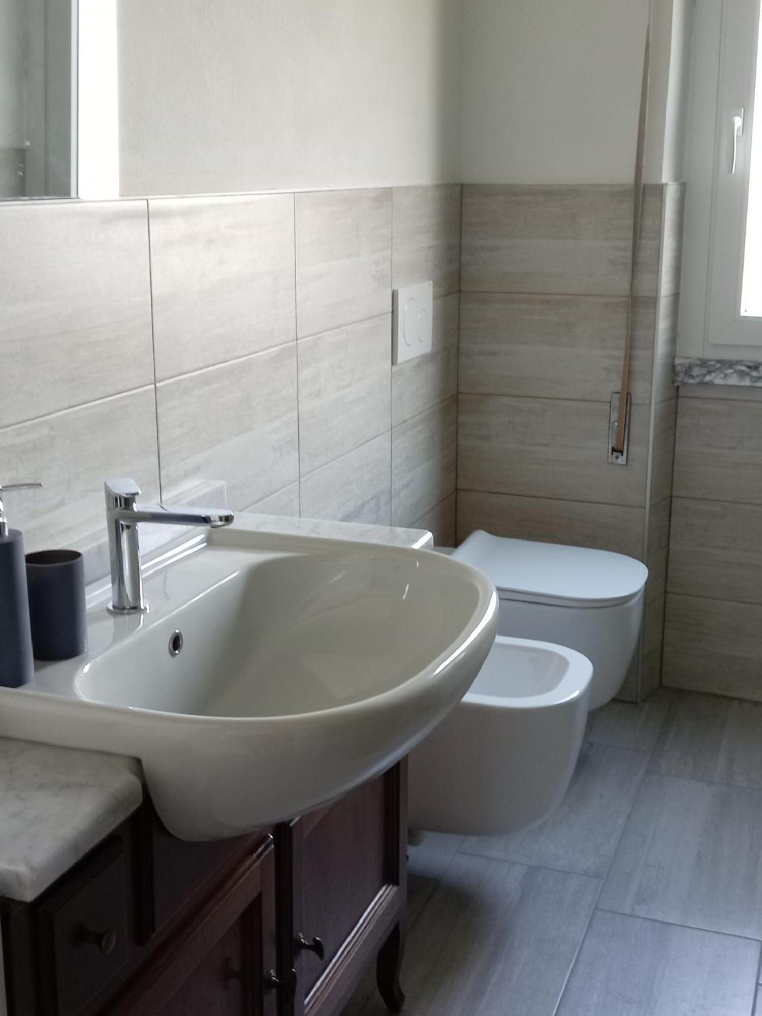 Carlotta House-lt * Bellano