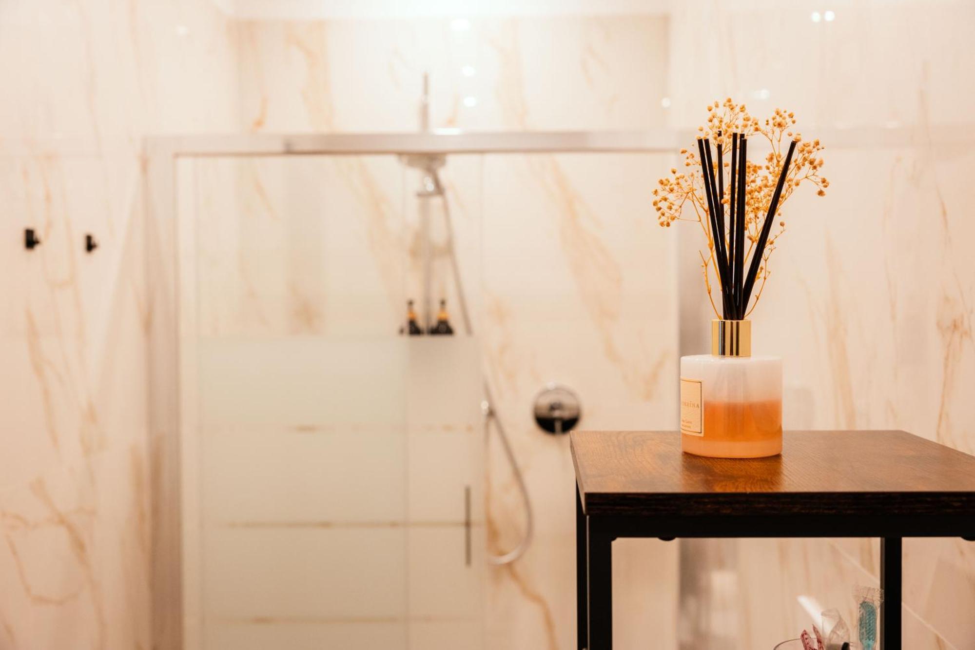 Angelina's Suite&spa Con Parcheggio Privato Como