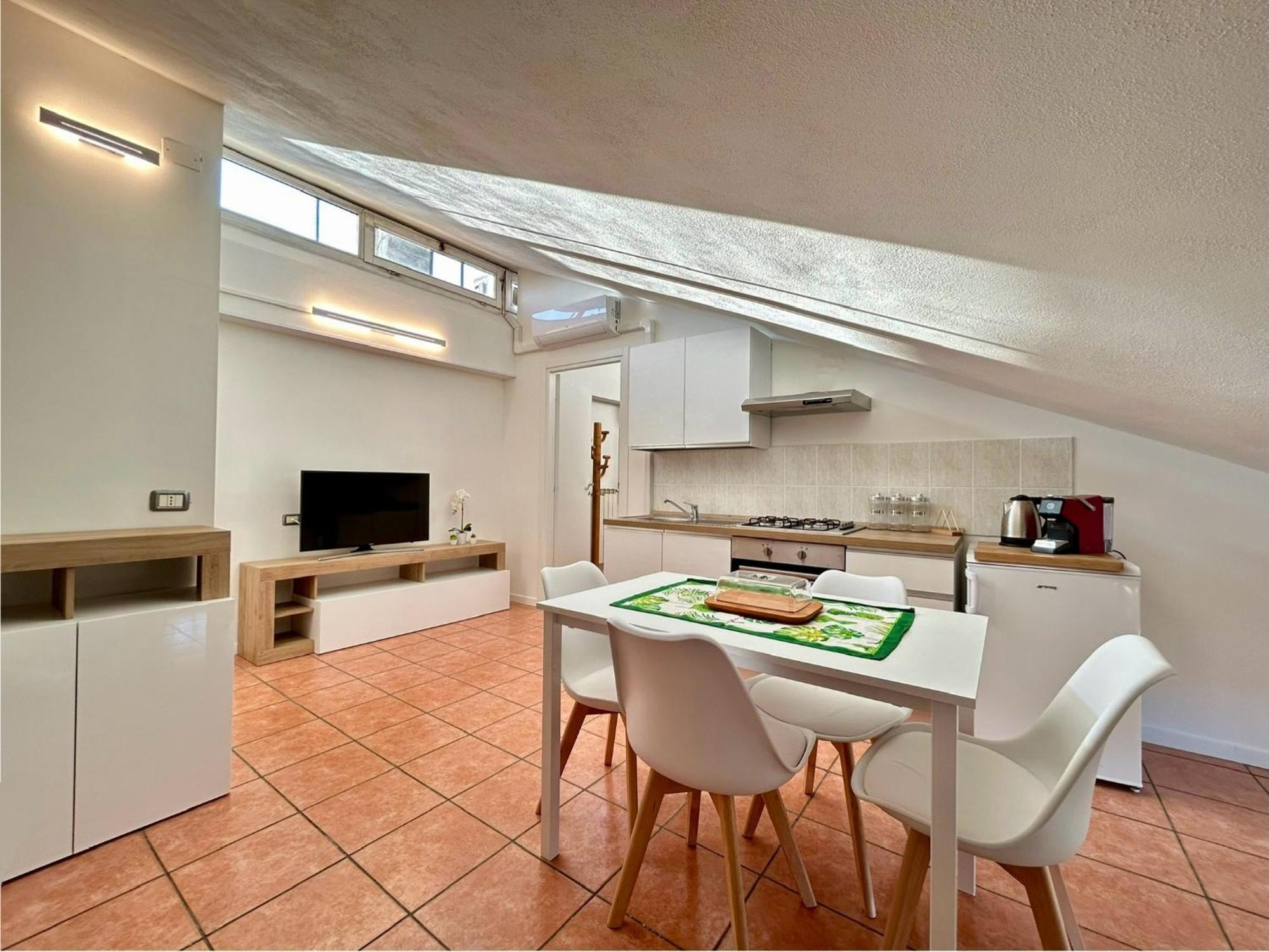 Stefano's Cozy Apartment Erba