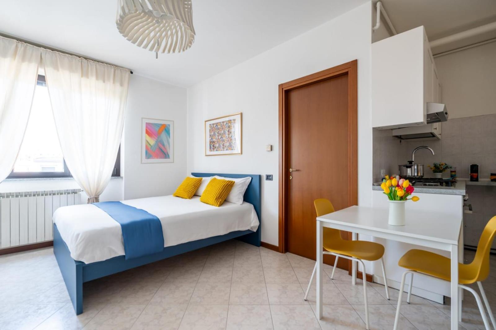 Sunny Apartment Como