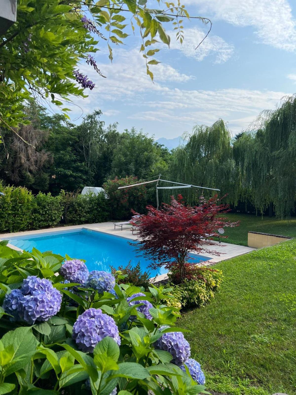 Salici, Pool & Garden Villa Colico