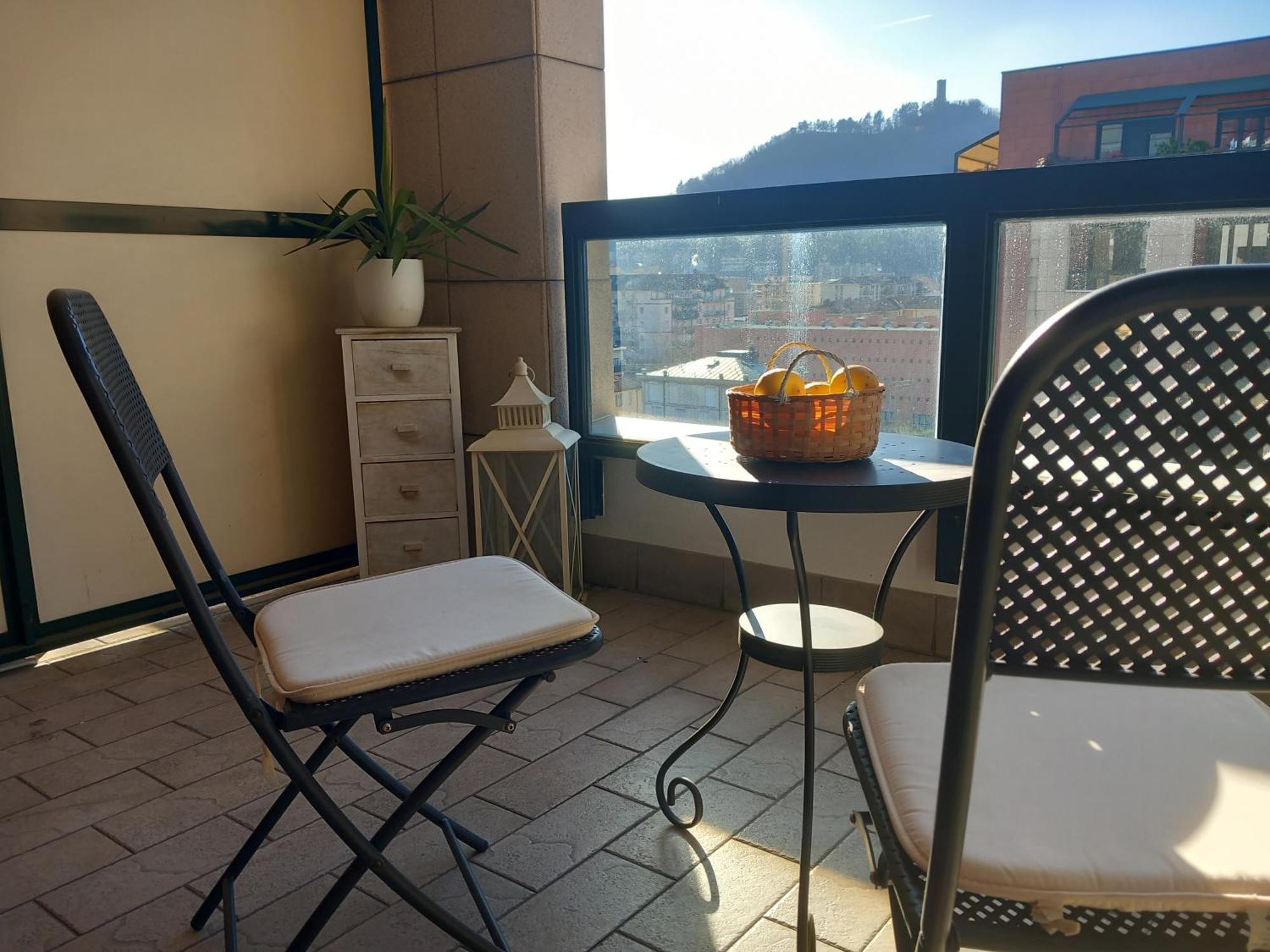 Apartment Bilocale Con Terrazzo E Box Auto Su Richiesta Como