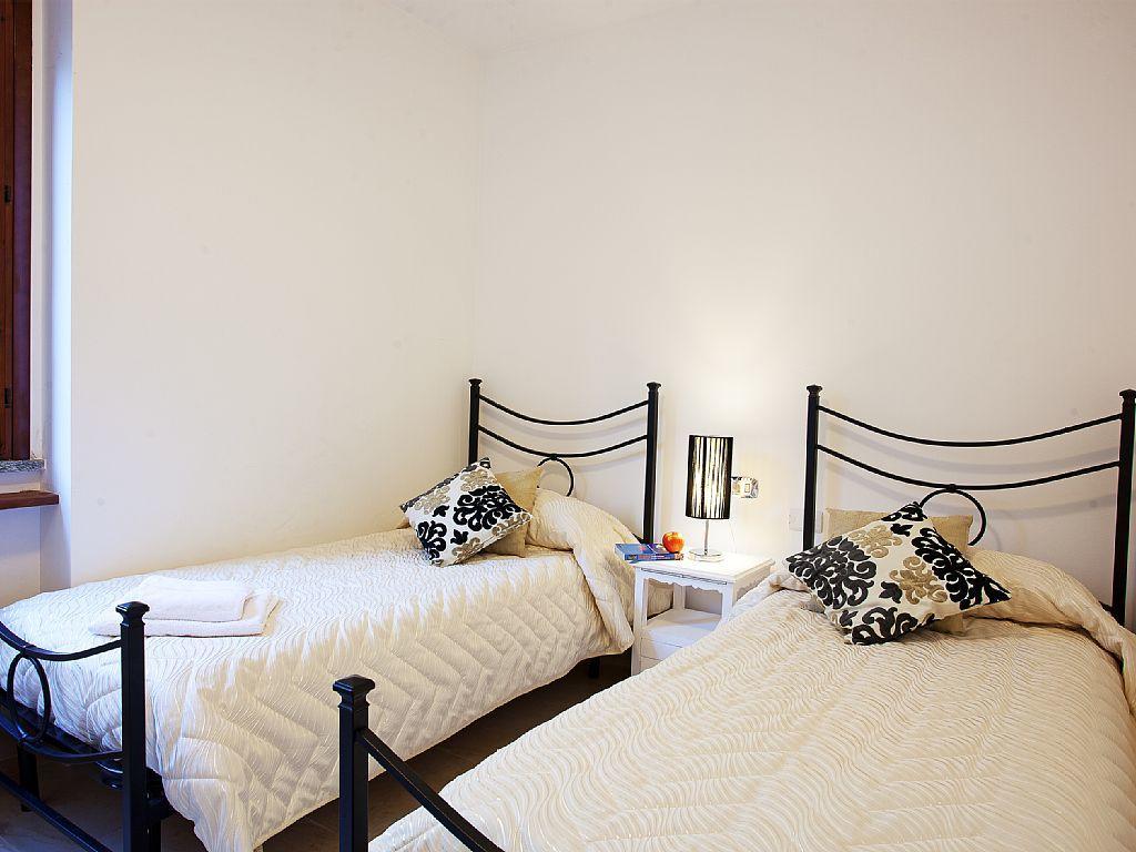 Bella Vista In With Pool Sleeps 6- By Italian