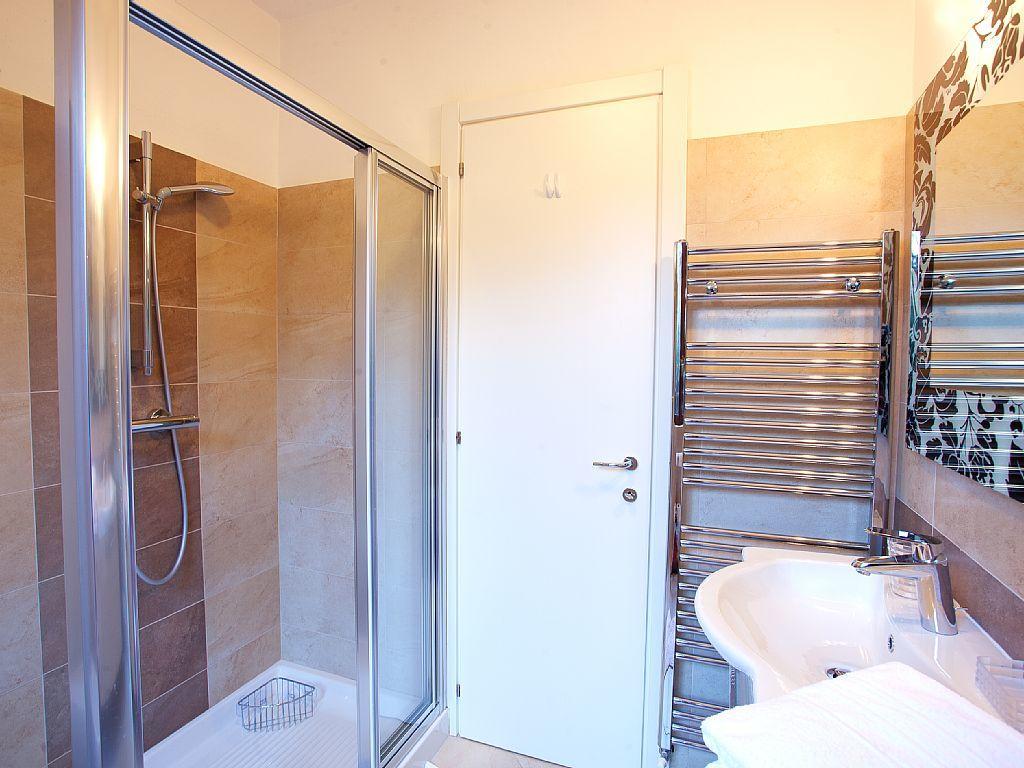 Apartment Bella Vista In With Pool Sleeps 6- By Italian