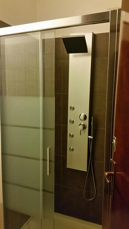 Megaride Guest house Como
