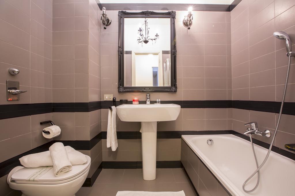 The Square Apartment Como