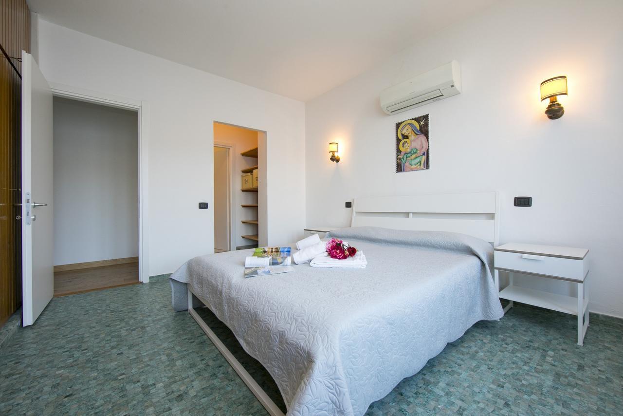 Fronte Lago Villa