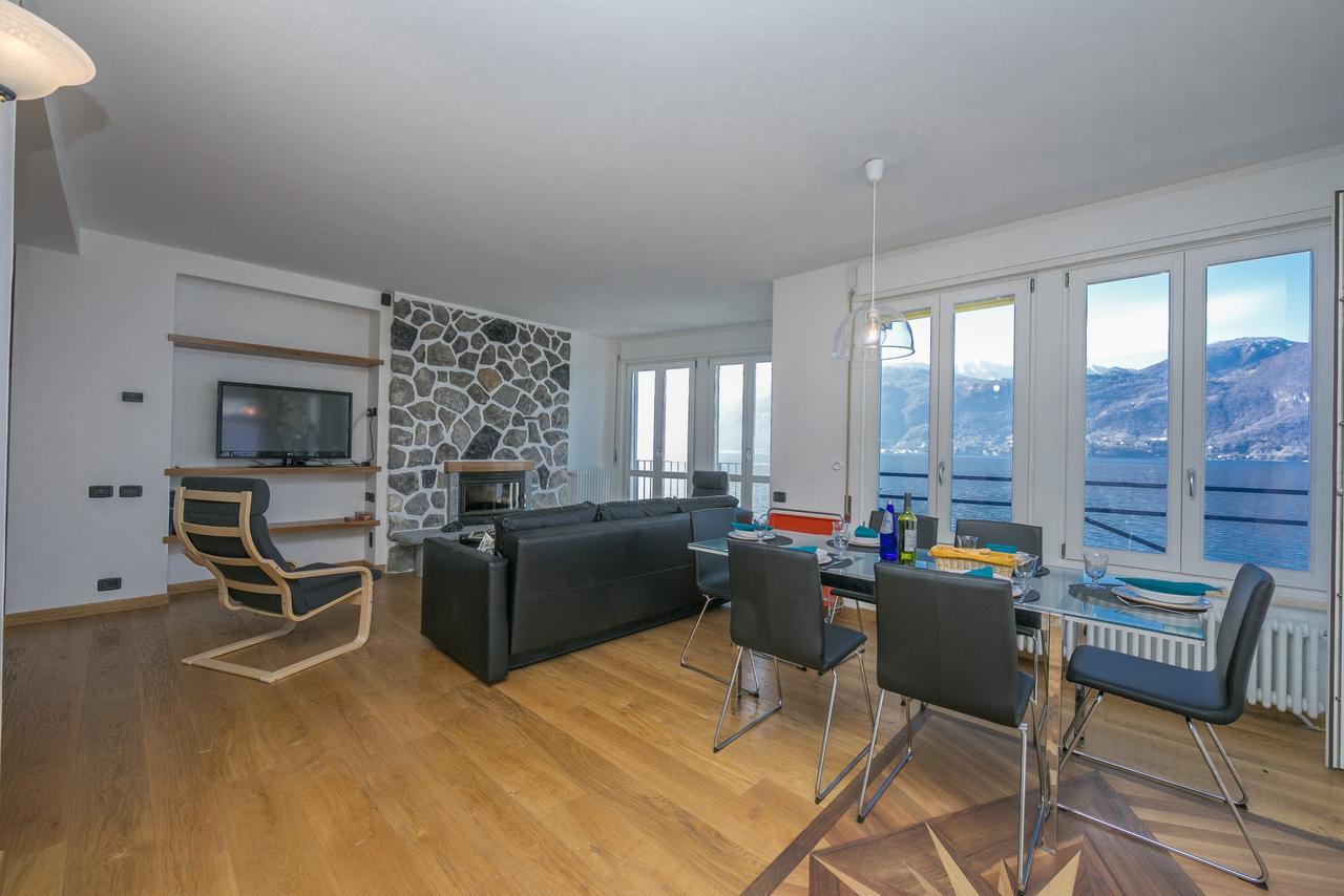 Fronte Lago Villa
