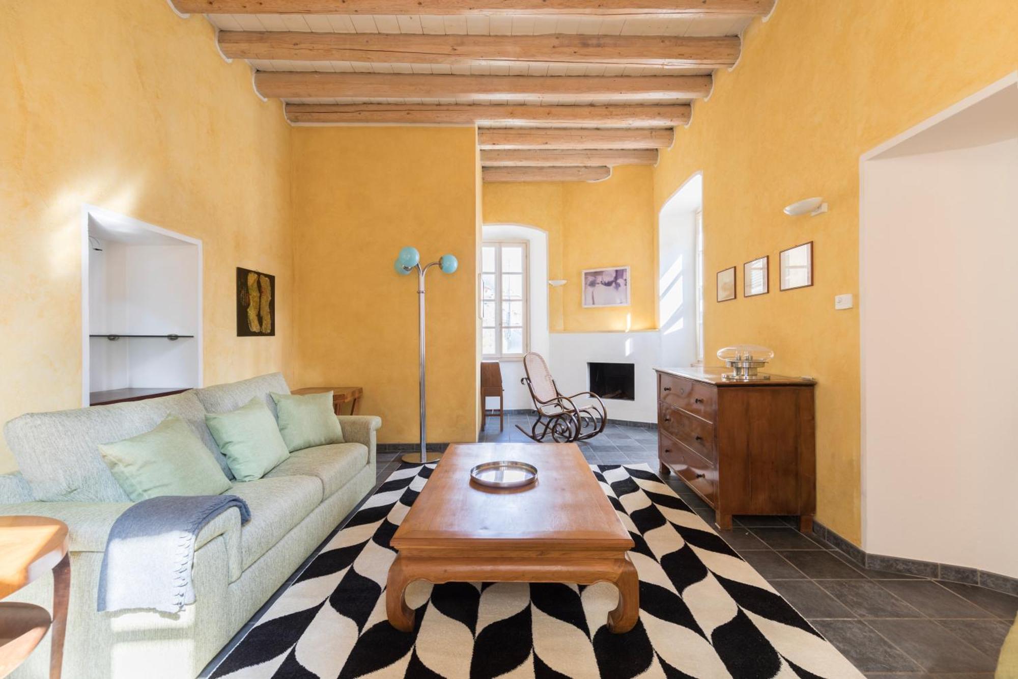 At The Pier Of - The House Of Travelers Brienno
