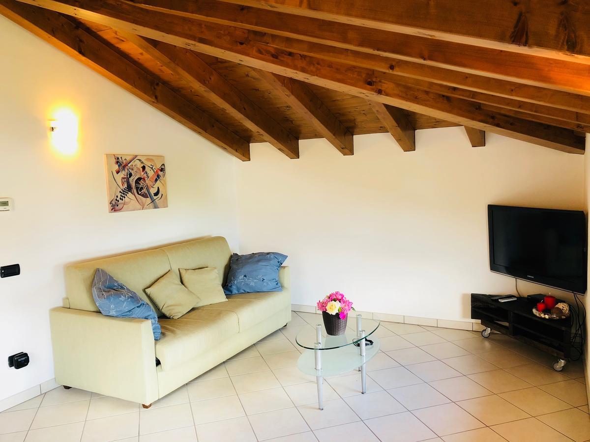Lake View Attic Casa vacanze *