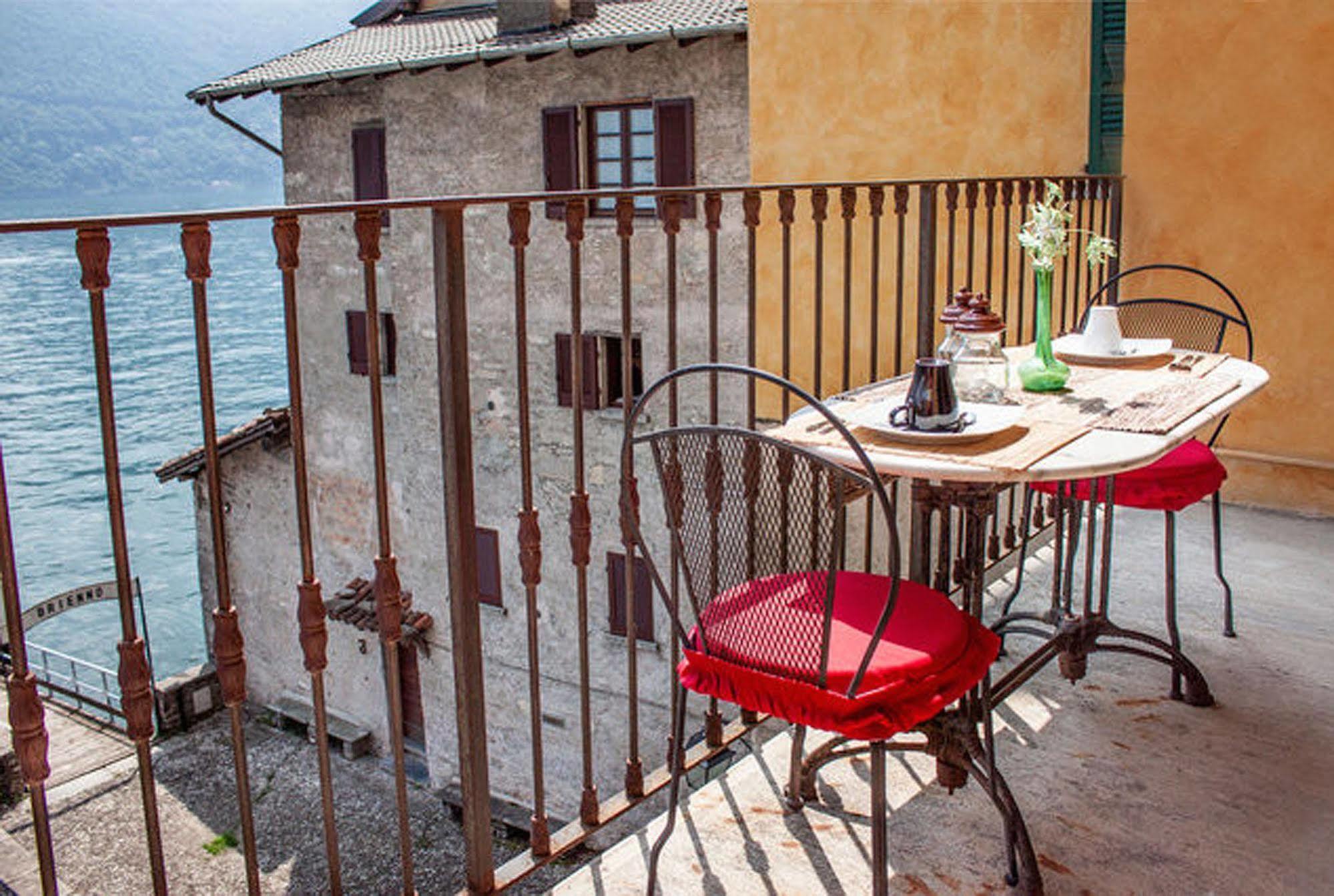 At The Pier Of - The House Of Travelers * Brienno