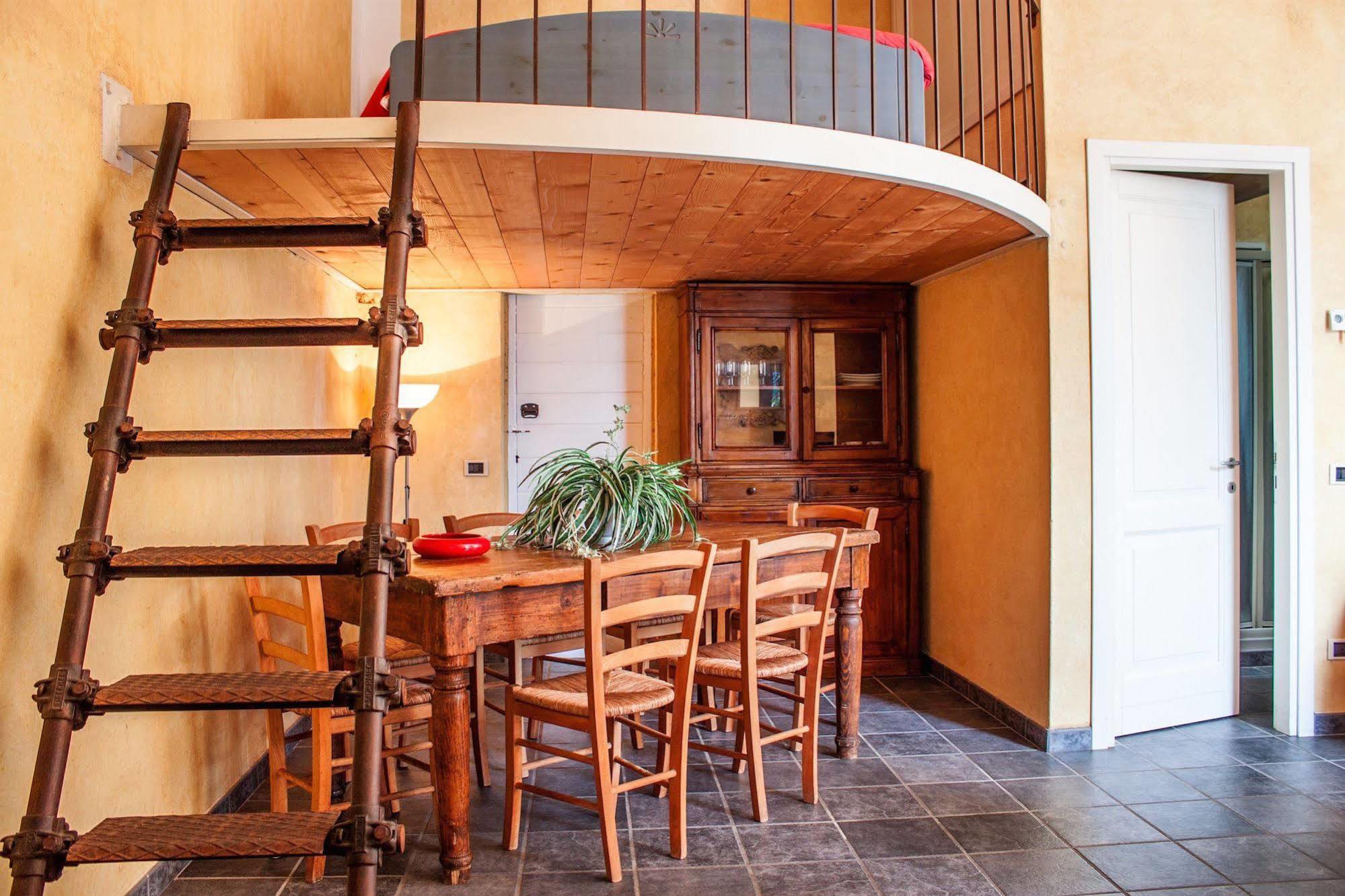 At The Pier Of - The House Of Travelers Apartment *
